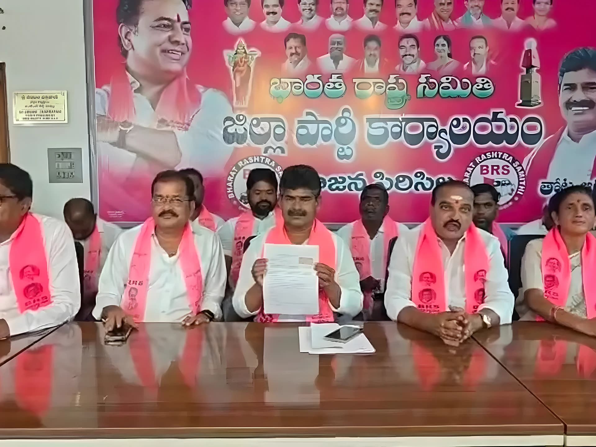 ఆ భూములపై శ్వేతపత్రం విడుదల చేయాలి: ఆగయ్య