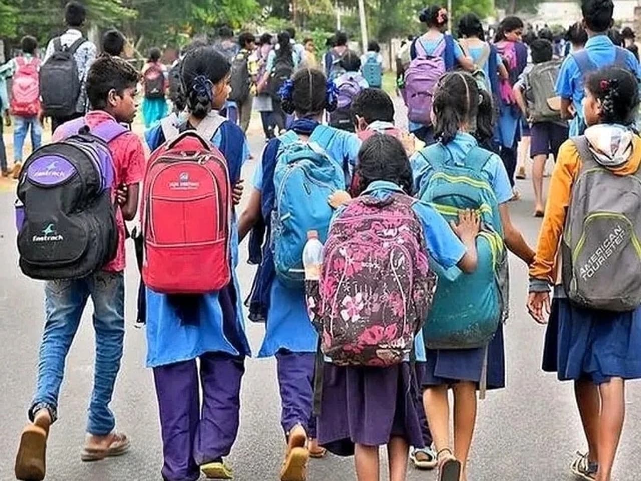 AP లో అలర్ట్! ఇవాళ ఆ జిల్లాల్లో స్కూళ్లు బంద్!