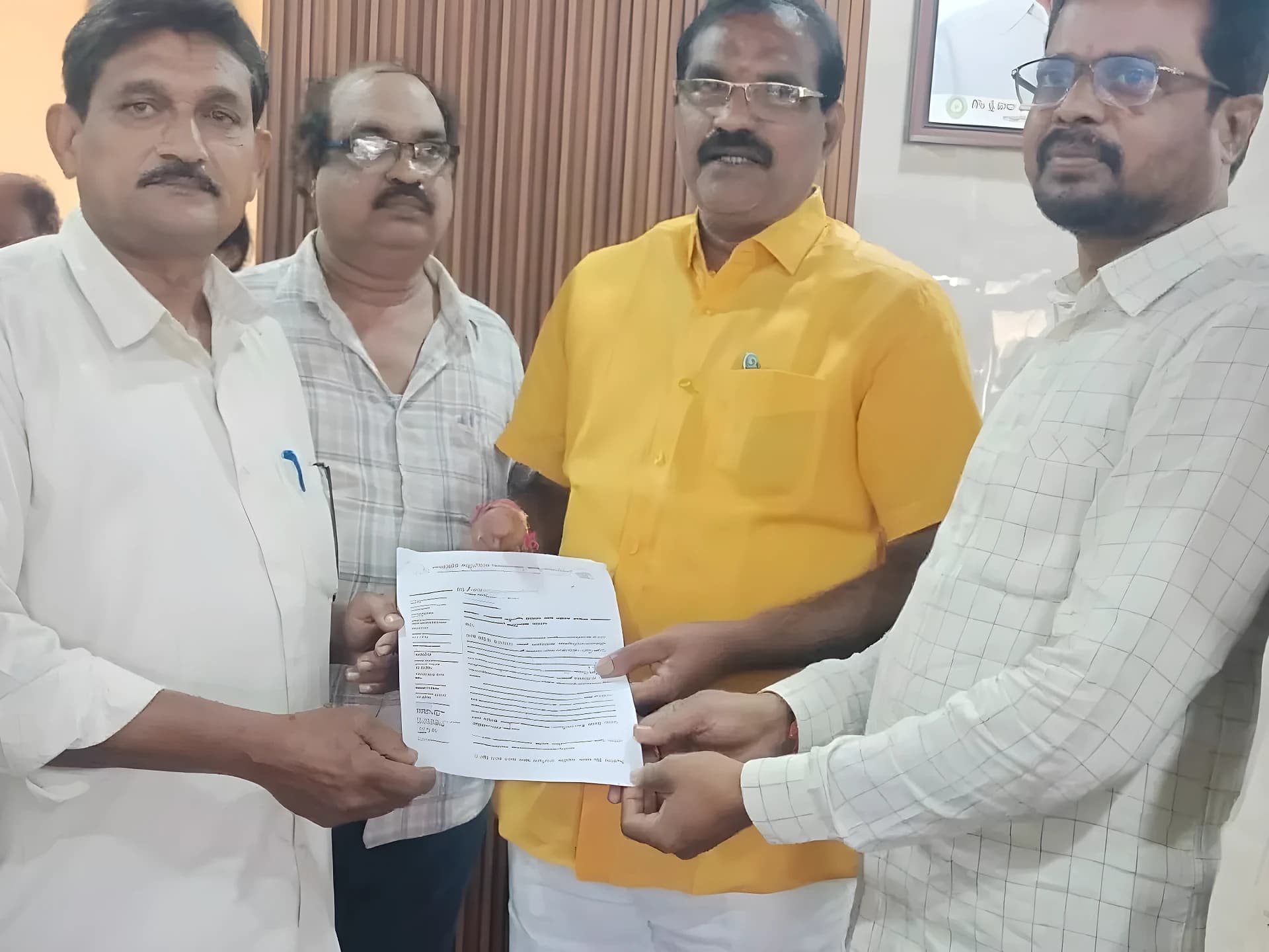 నేత సంఘాల సమస్యలు పరిష్కరించాలని మంత్రి వినతి