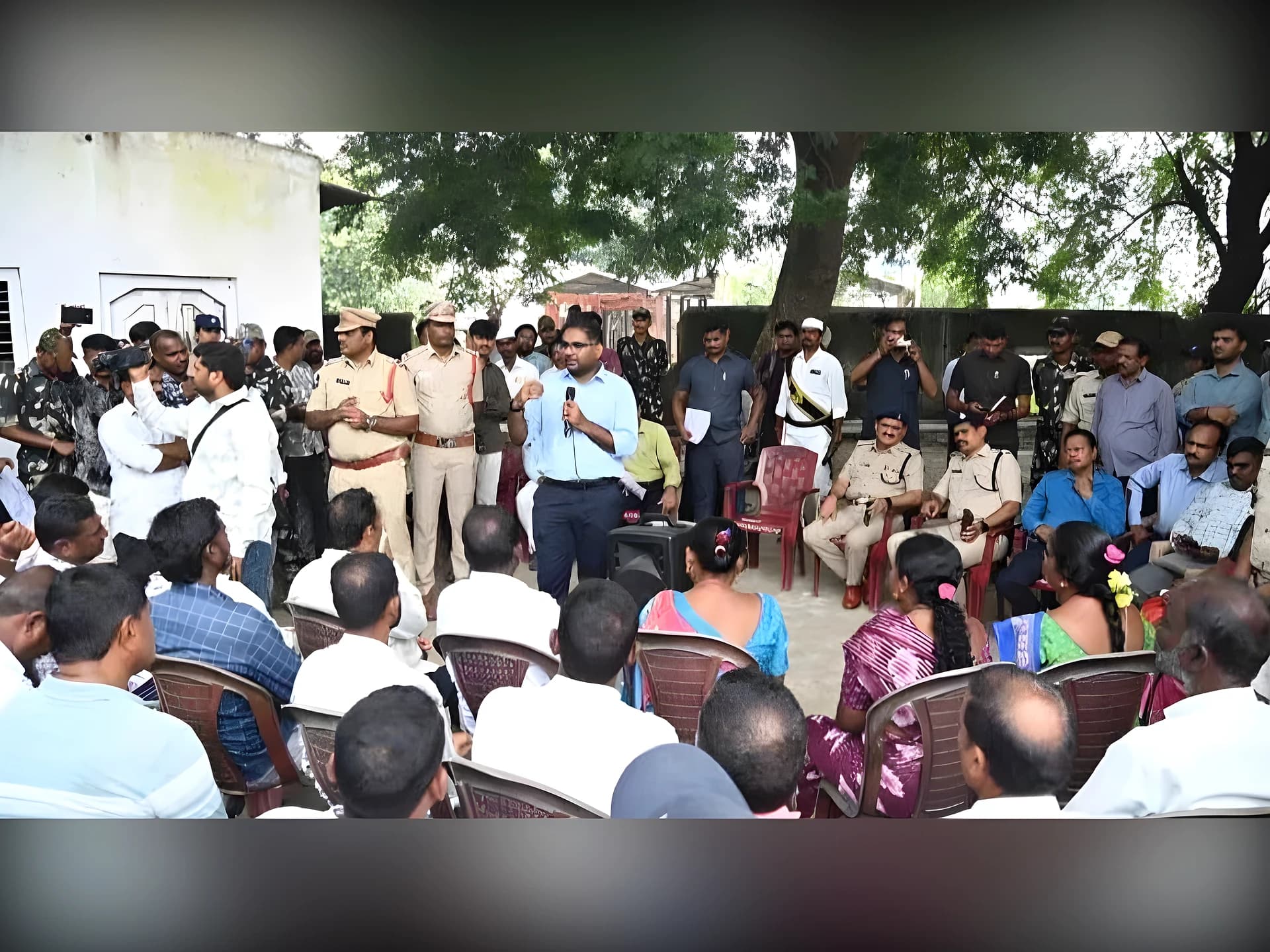 భూసమస్యలపై కలెక్టర్ సర్వే