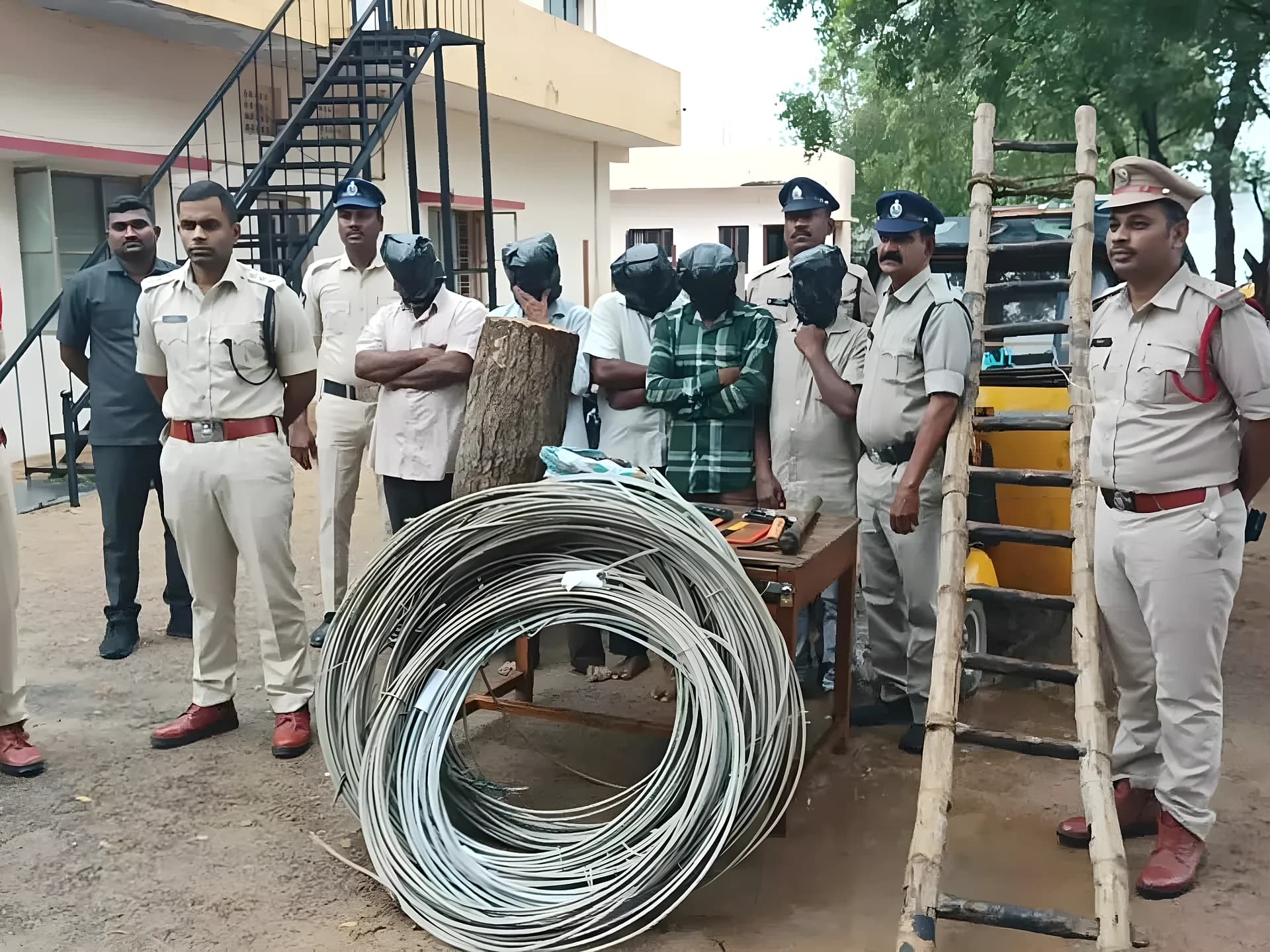 విద్యుత్ వైర్ల దొంగతనం.. ఐదుగురు అరెస్ట్