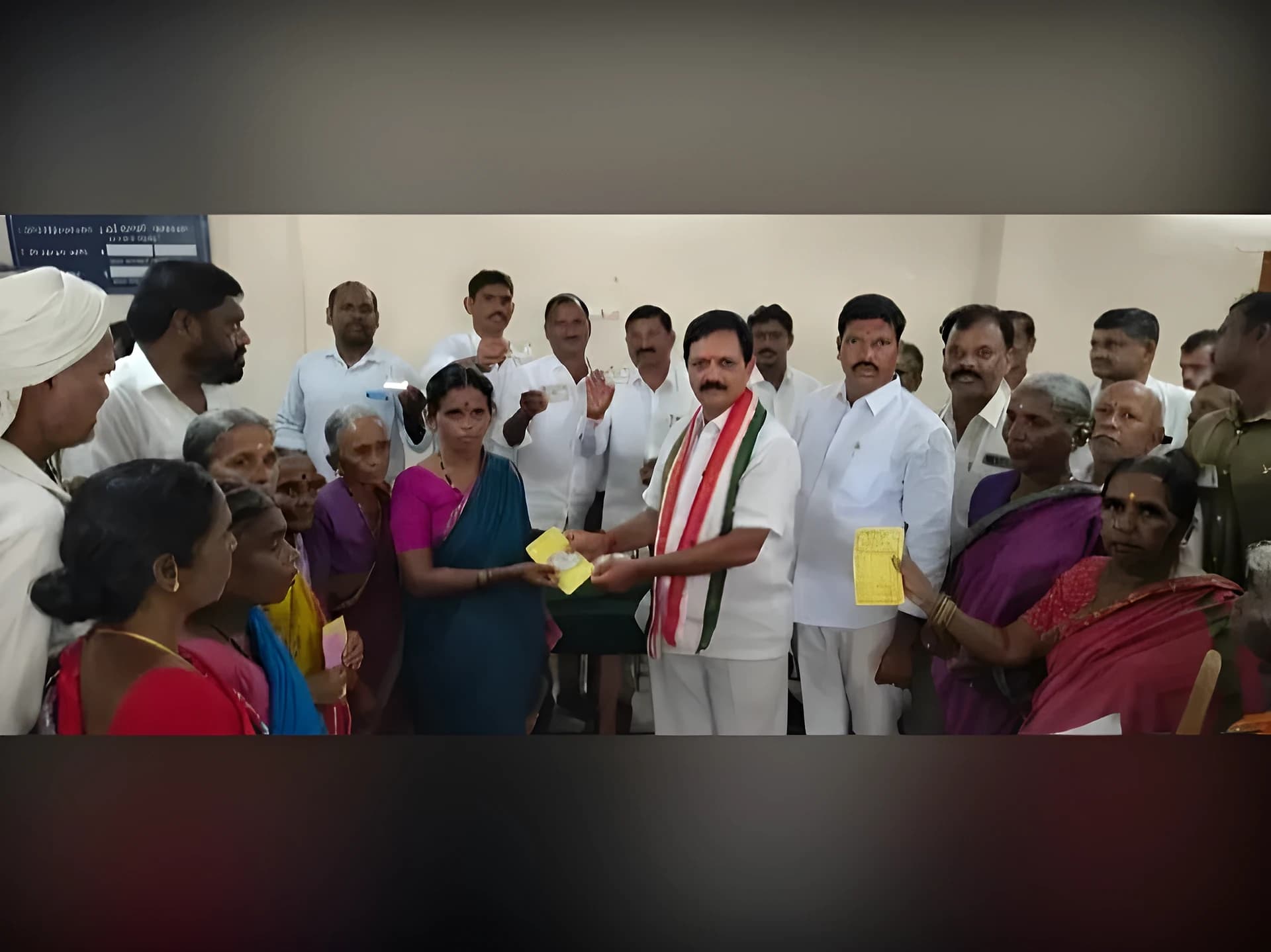 రేషన్ కార్డు ఉంటే అన్ని స్కీమ్స్ : కాంగ్రెస్ నాయకులు
