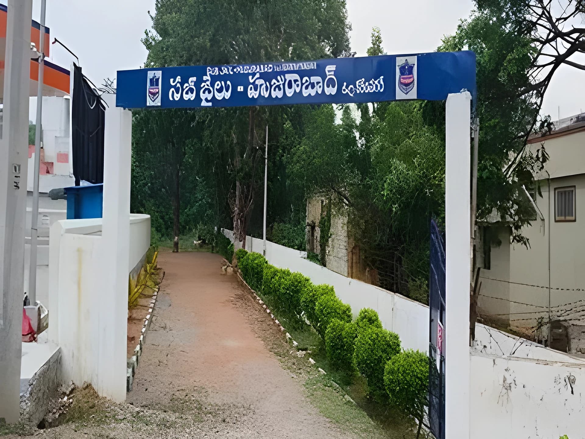 అధికారిగా ఉన్న జైలులోనే ఖైదీగా