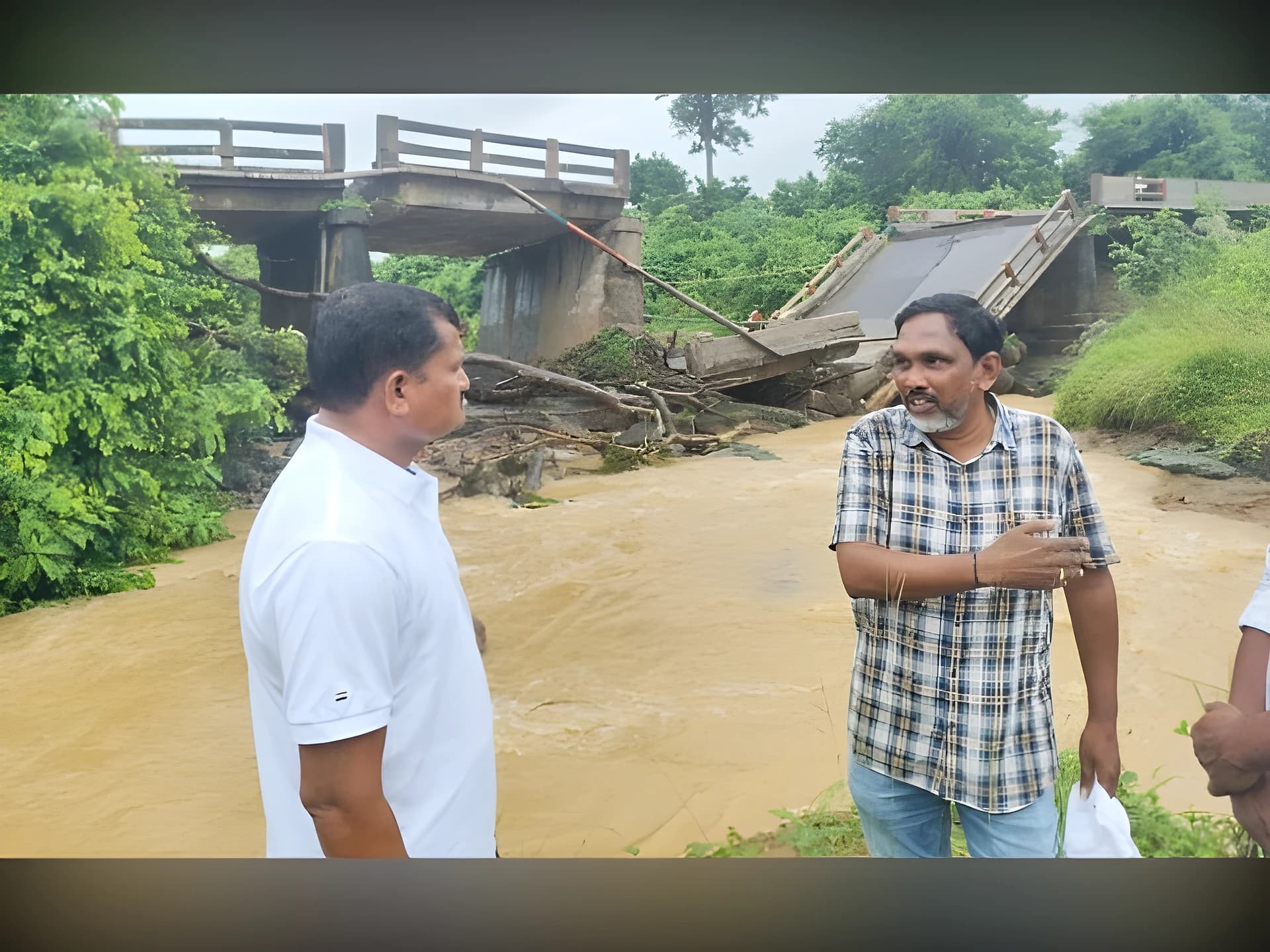 కూలిన బ్రిడ్జి.. కొత్త దారులు ఇవే!