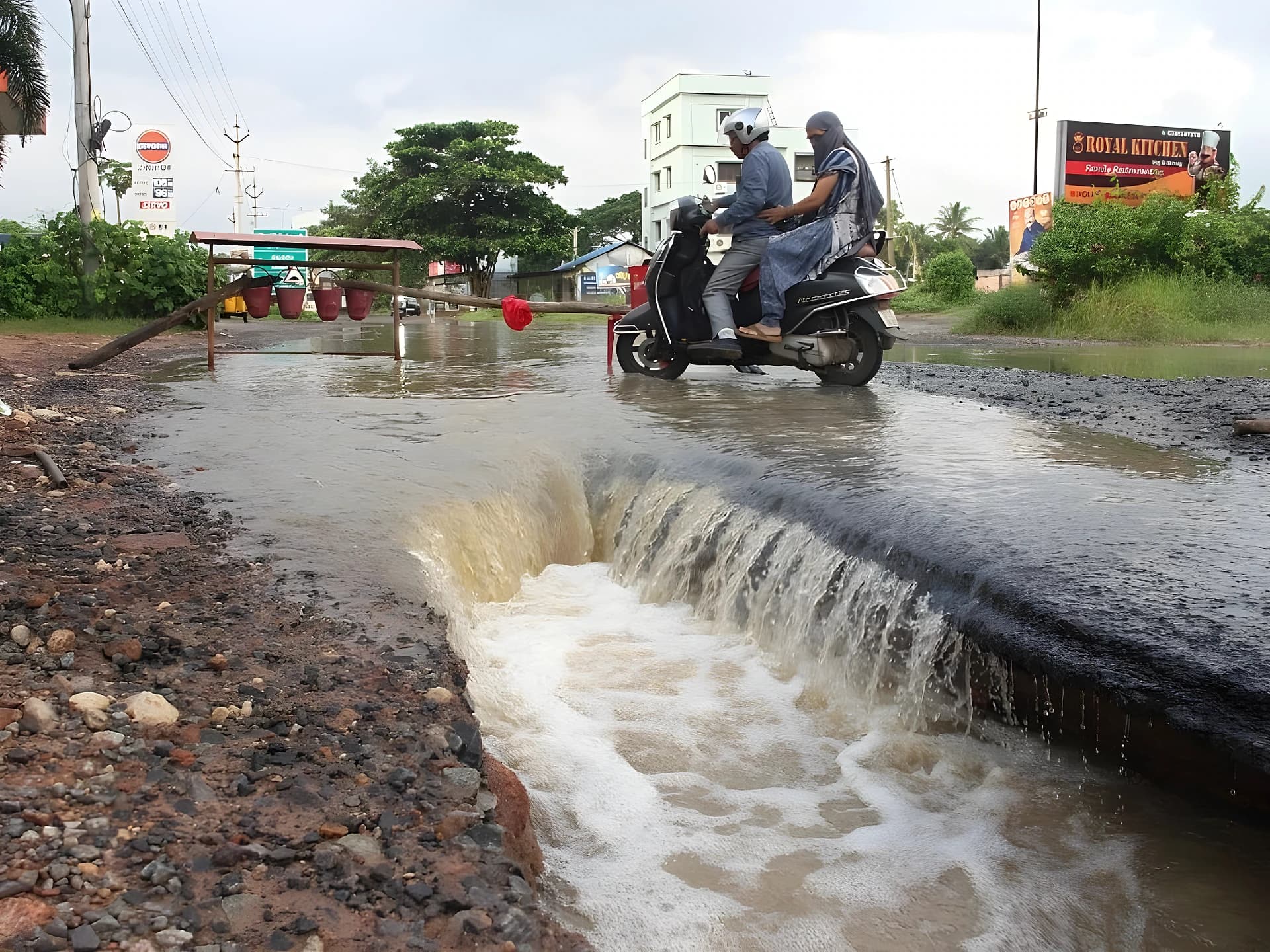 వర్షాల బీభత్సం.. 613 కి.మీ రోడ్లు డ్యామేజ్‌!