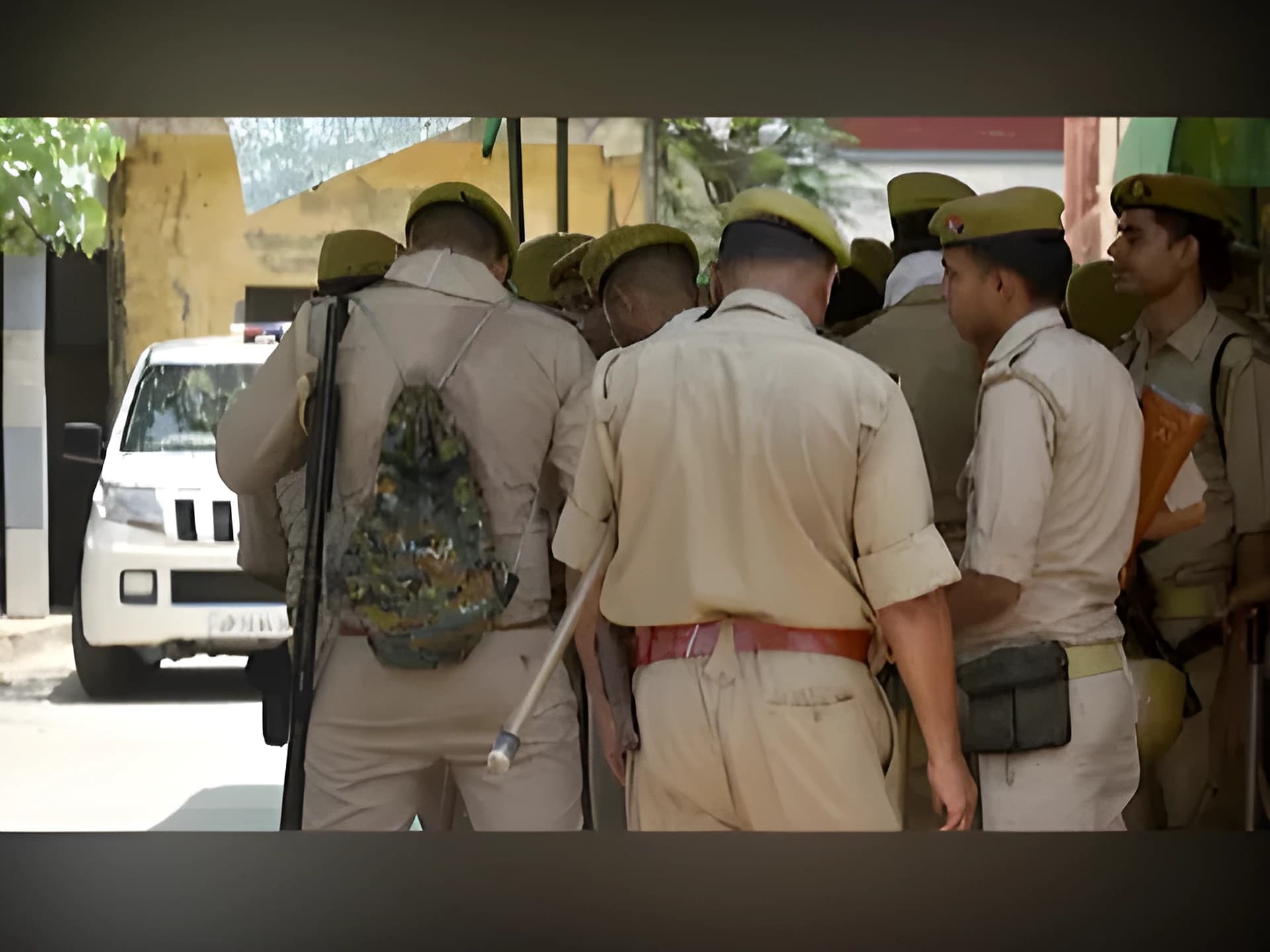 పోలీసులే నిందితులు..మహిళపై గ్యాంగ్‌రేప్