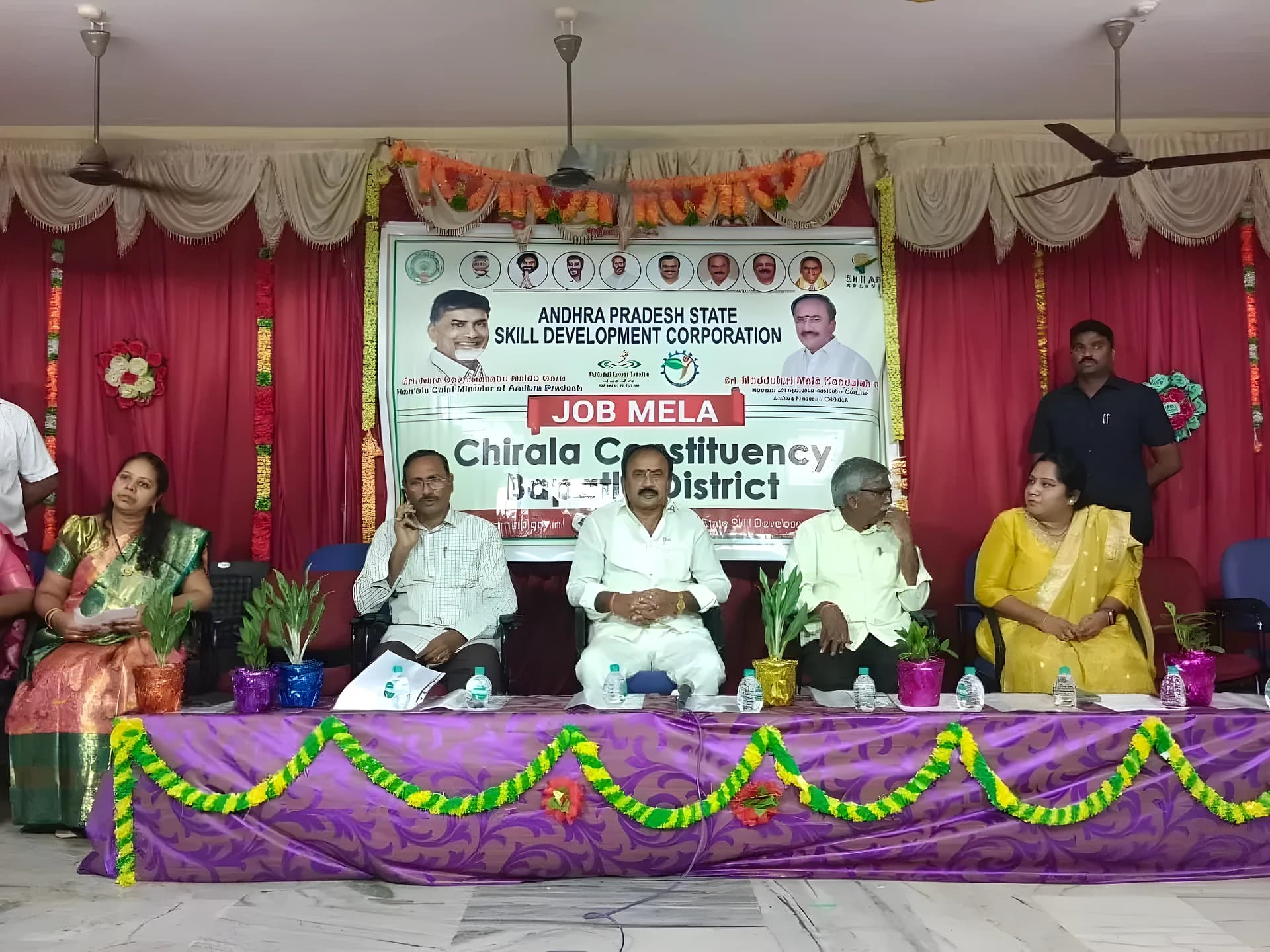 టీచర్లపై దాడి చేయడం సరికాదు: MLA