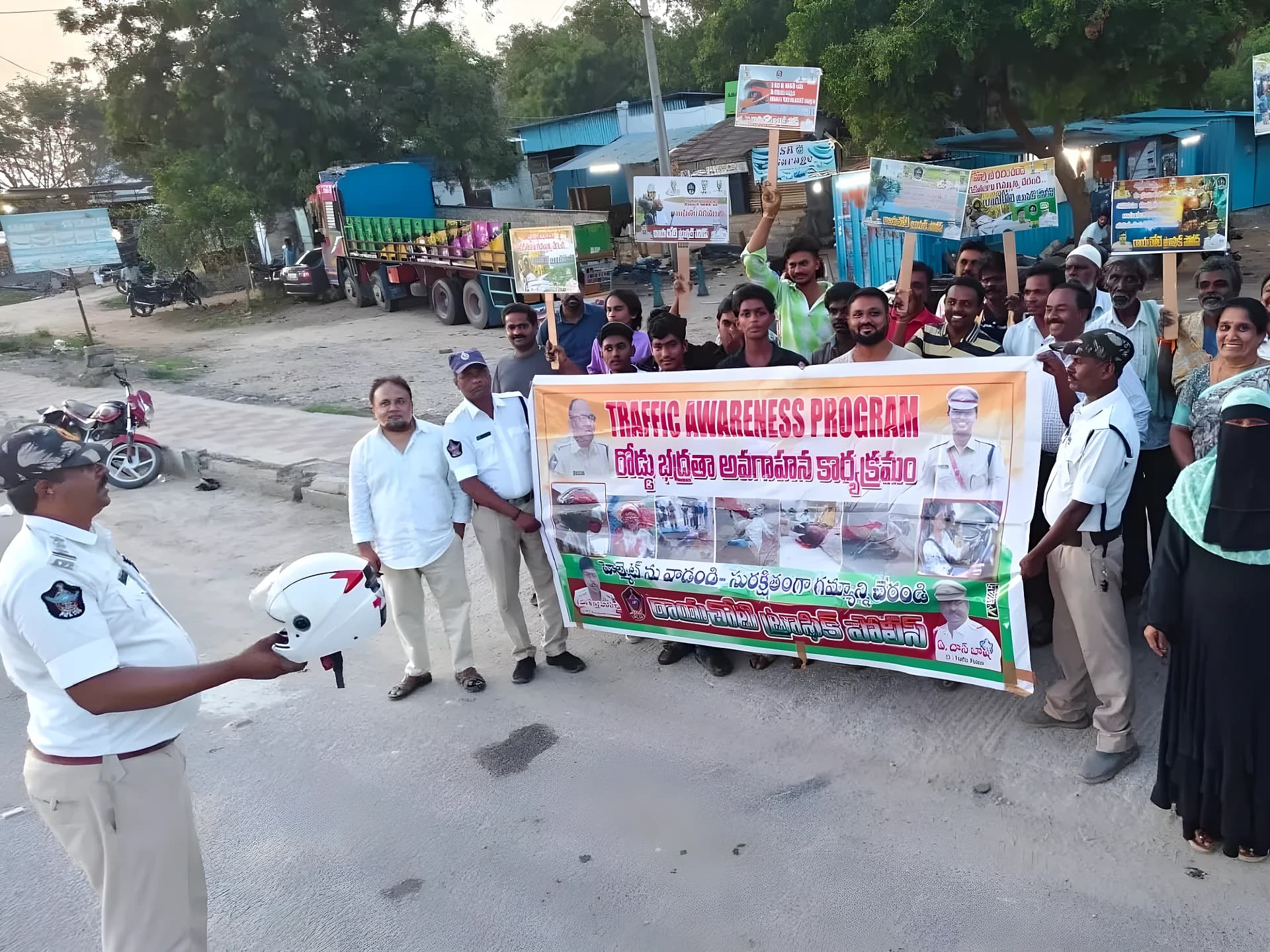 మదనపల్లెలో ట్రాఫిక్ రూల్స్‌పై అవగాహన