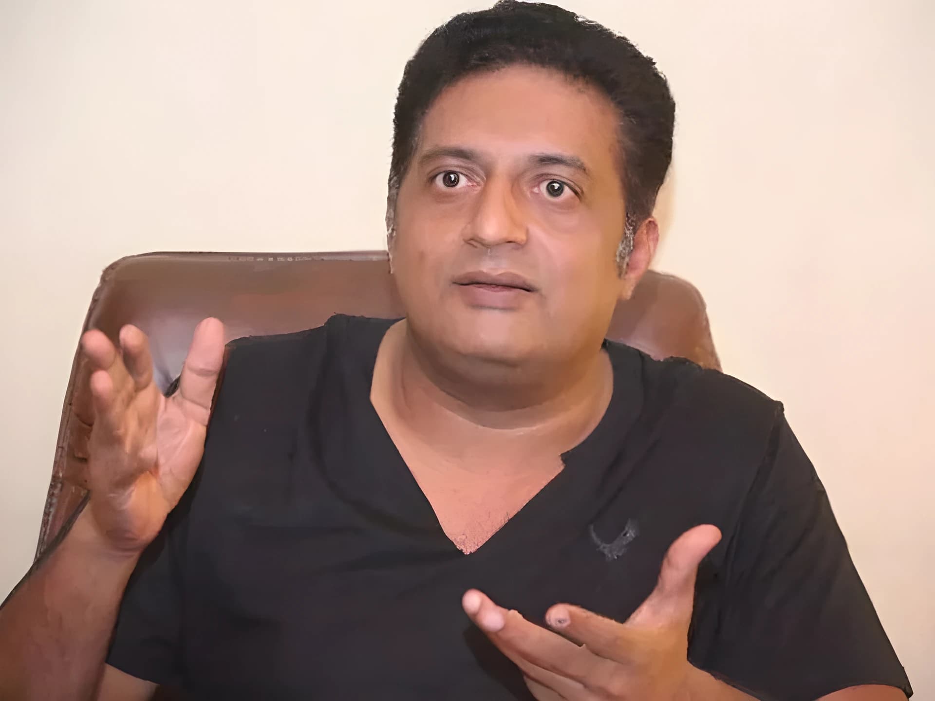 UPIకి కొత్త ఛార్జీలు.. ప్రకాశ్ రాజ్ కీలక ప్రశ్న!