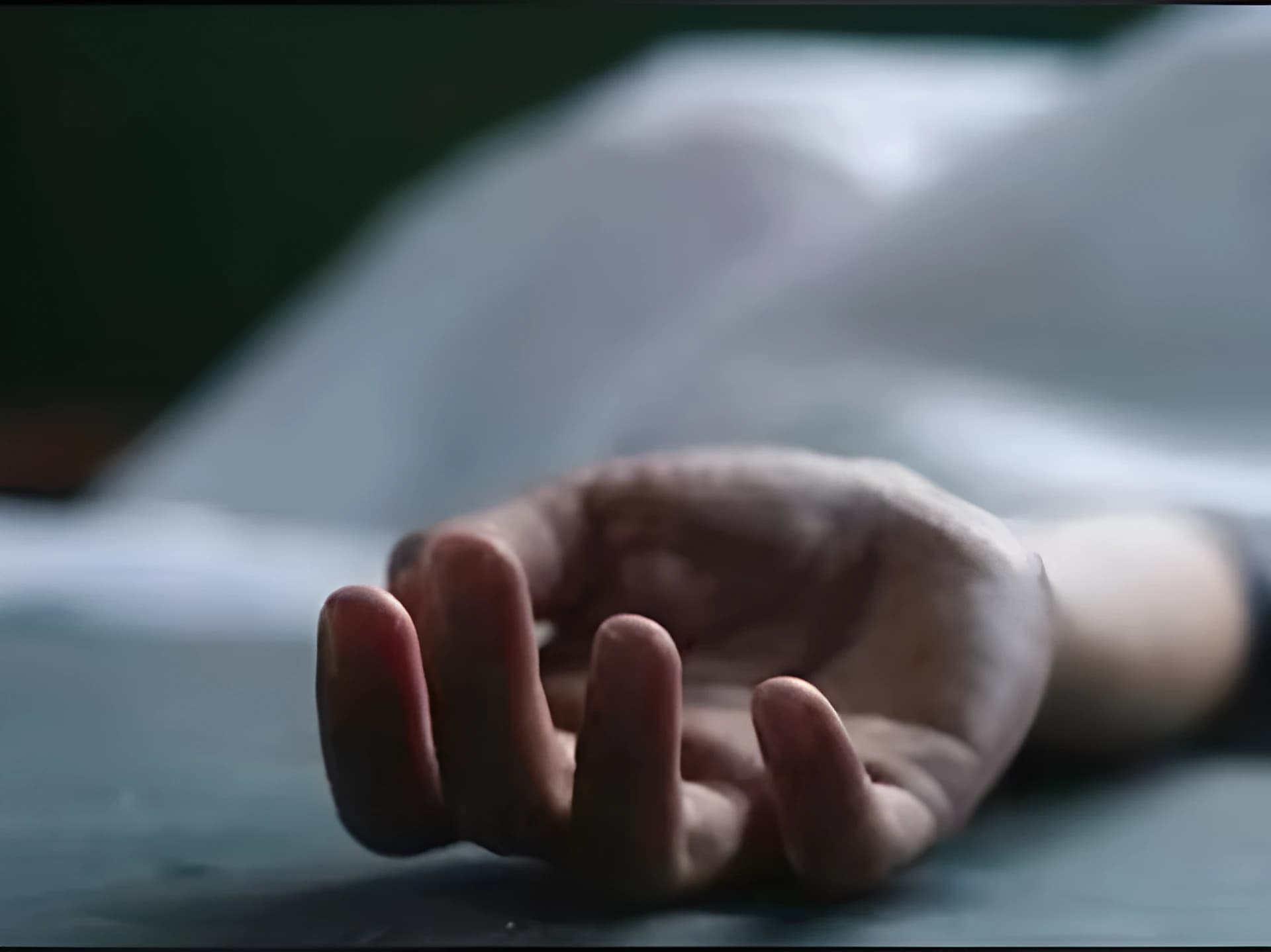 రైలు కిందపడి యువకుడి బలవన్మరణం