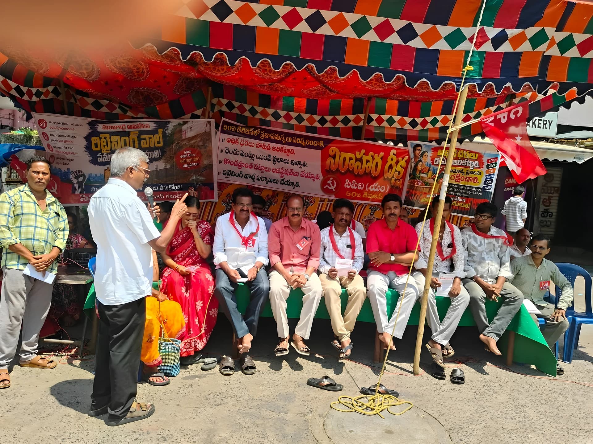 "పేదలకు ఇళ్లు ఇవ్వాలి" CPM డిమాండ్