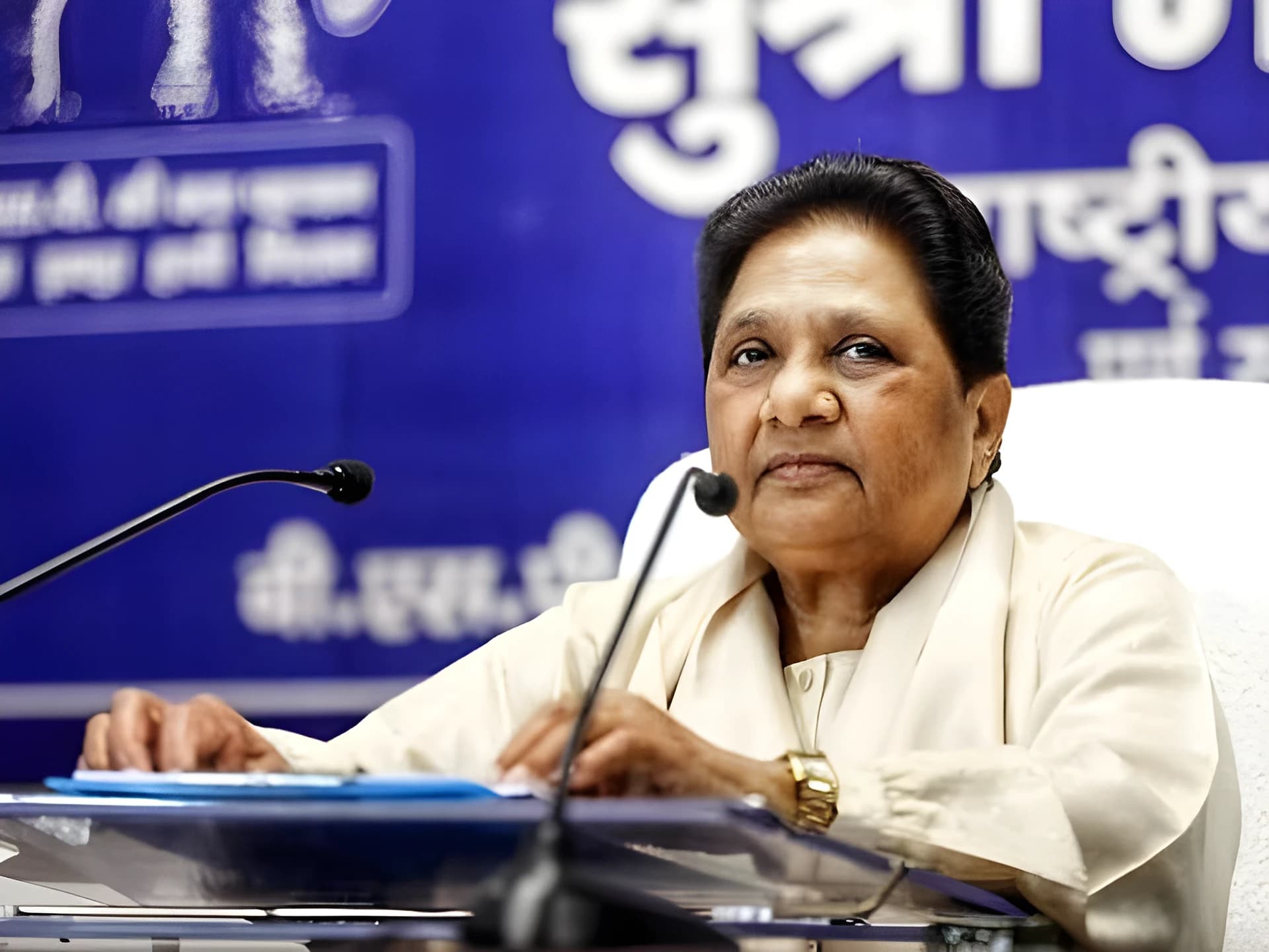 EVM వద్దు.. బ్యాలెట్ పేపర్ తీసుకురావాలి: మాయావతి