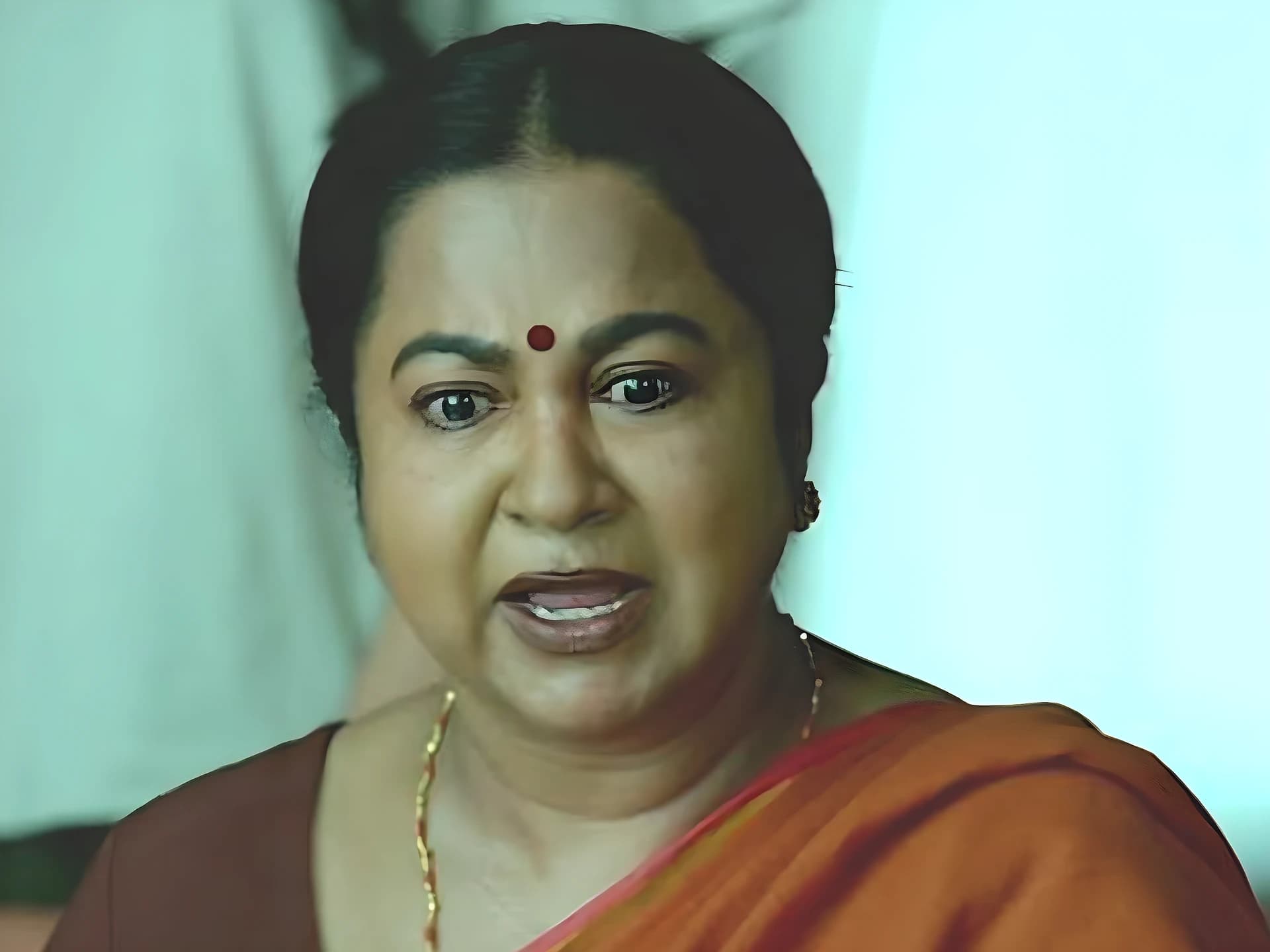 యూట్యూబర్లపై నటి రాధిక ఫైర్!