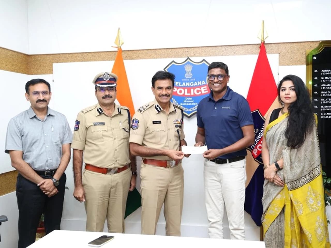 హైదరాబాద్‌లో Police School‌కు 2 కోట్ల సాయం