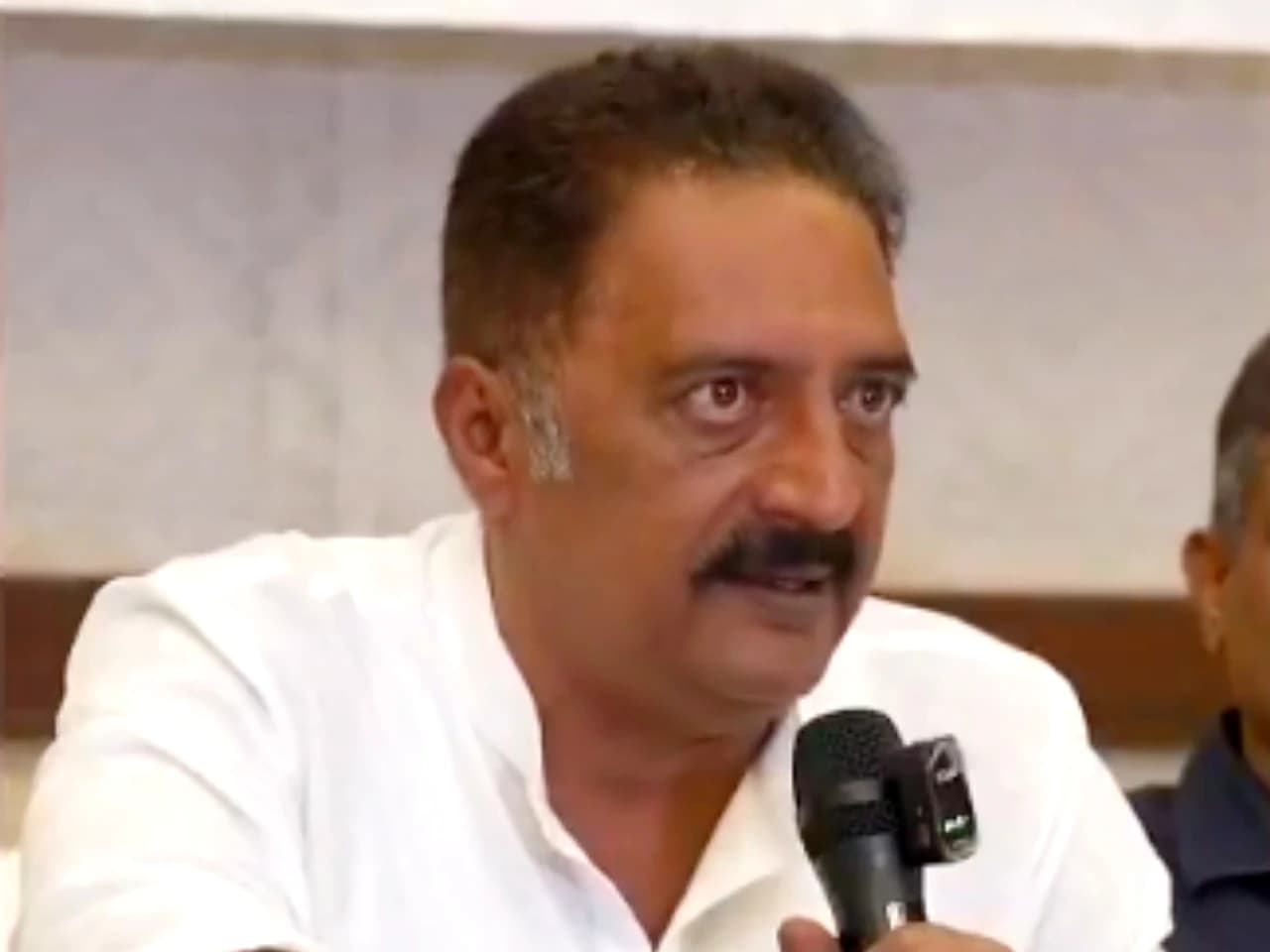 ప్రకాష్ రాజ్ మీడియా మీట్