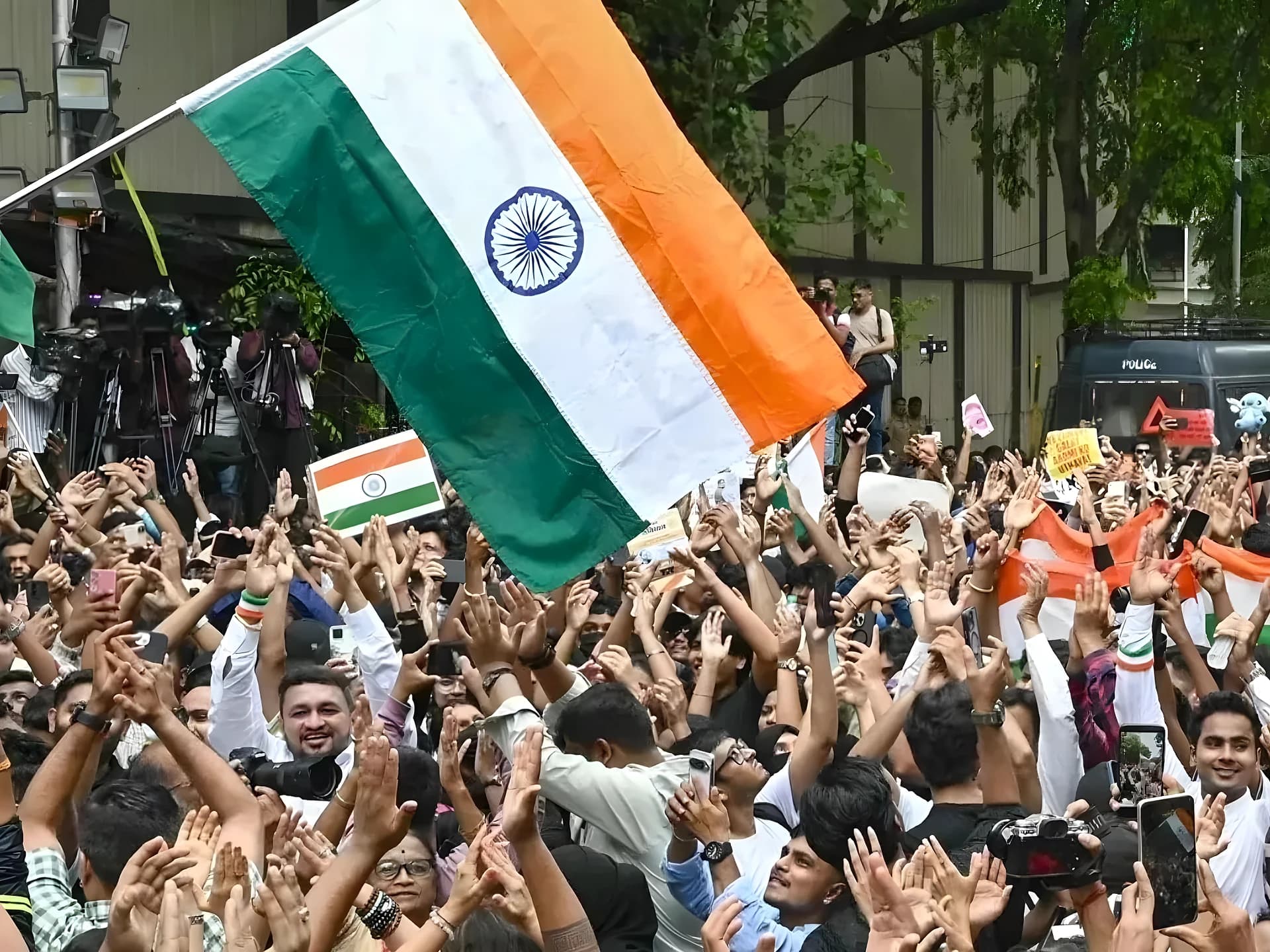 కోర్టు మెట్లెక్కిన కాంగ్రెస్!
