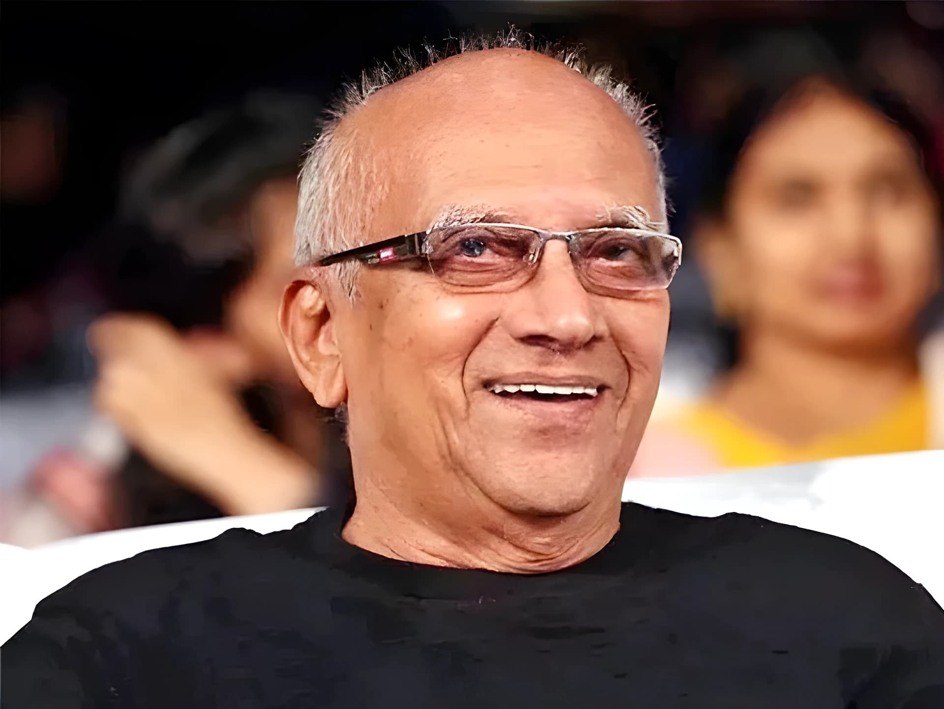 మాటలు లేకుండానే.. సినిమా చరిత్రలో సింగీతం ముద్ర!