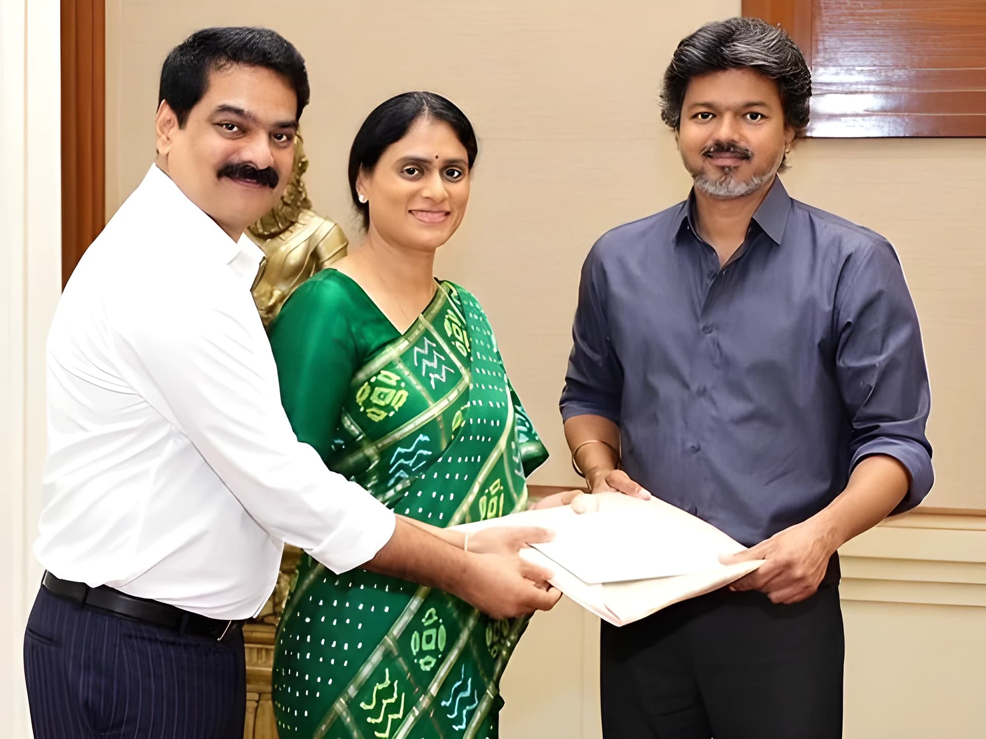 షర్మిల కూతురి పెళ్లికి CM విజయ్‌‌కు ఆహ్వానం