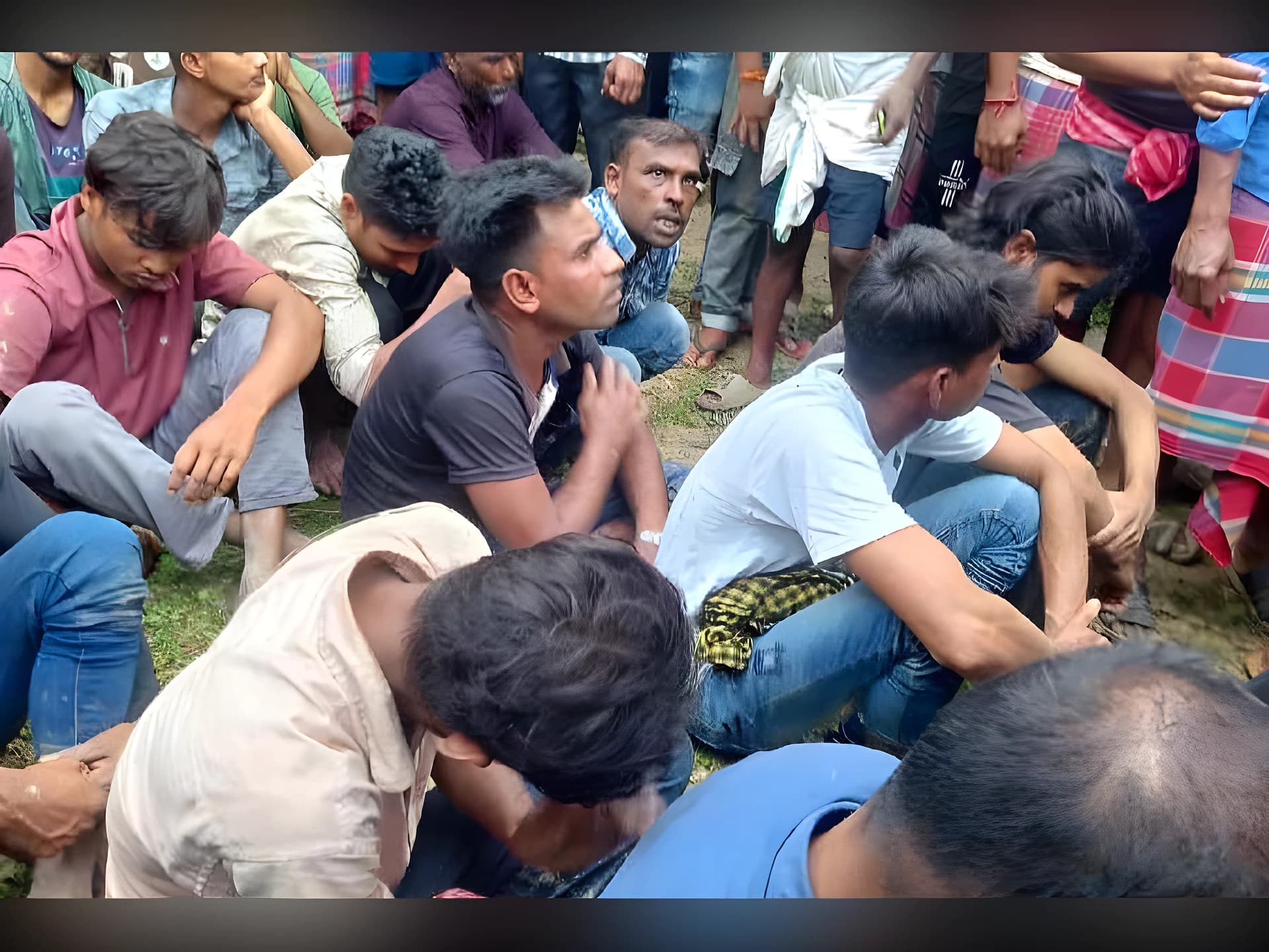 BSF అదుపులో 25 మంది బంగ్లాదేశ్ పౌరులు, ఒక దళారి