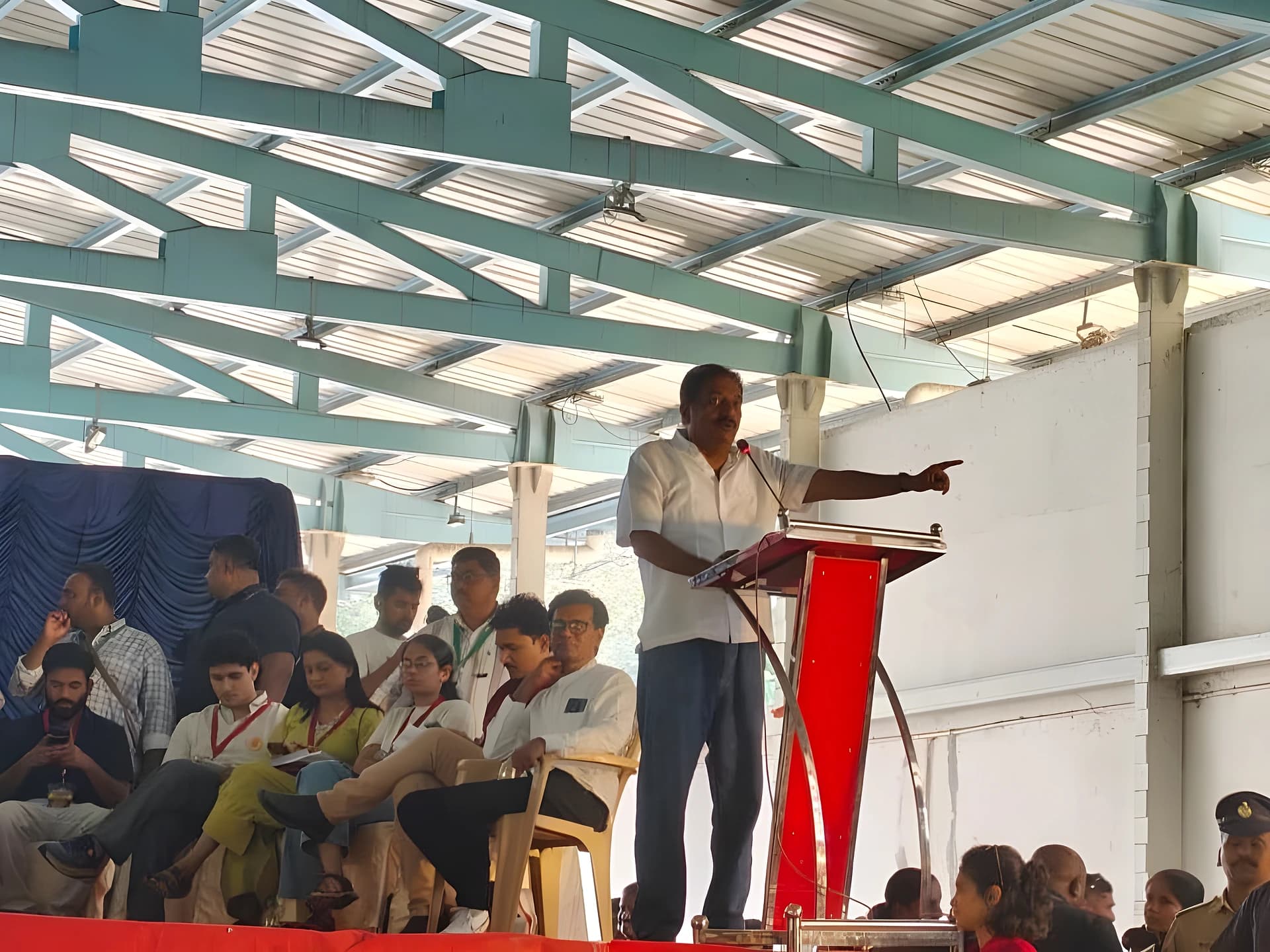సెలెక్టివ్‌గా తీసేశారు- ప్రకాష్ రాజ్