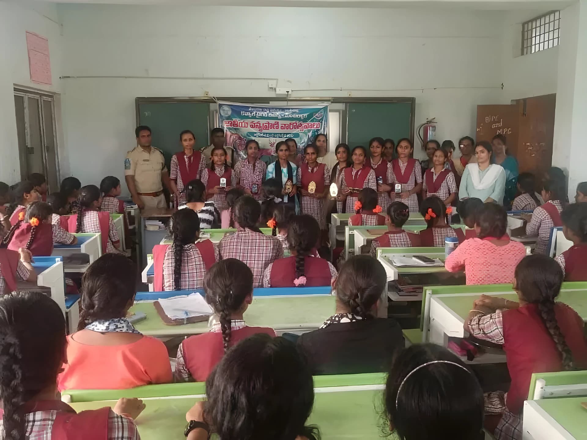 వన్యప్రాణుల రక్షణపై స్టూడెంట్స్‌కు అవగాహన