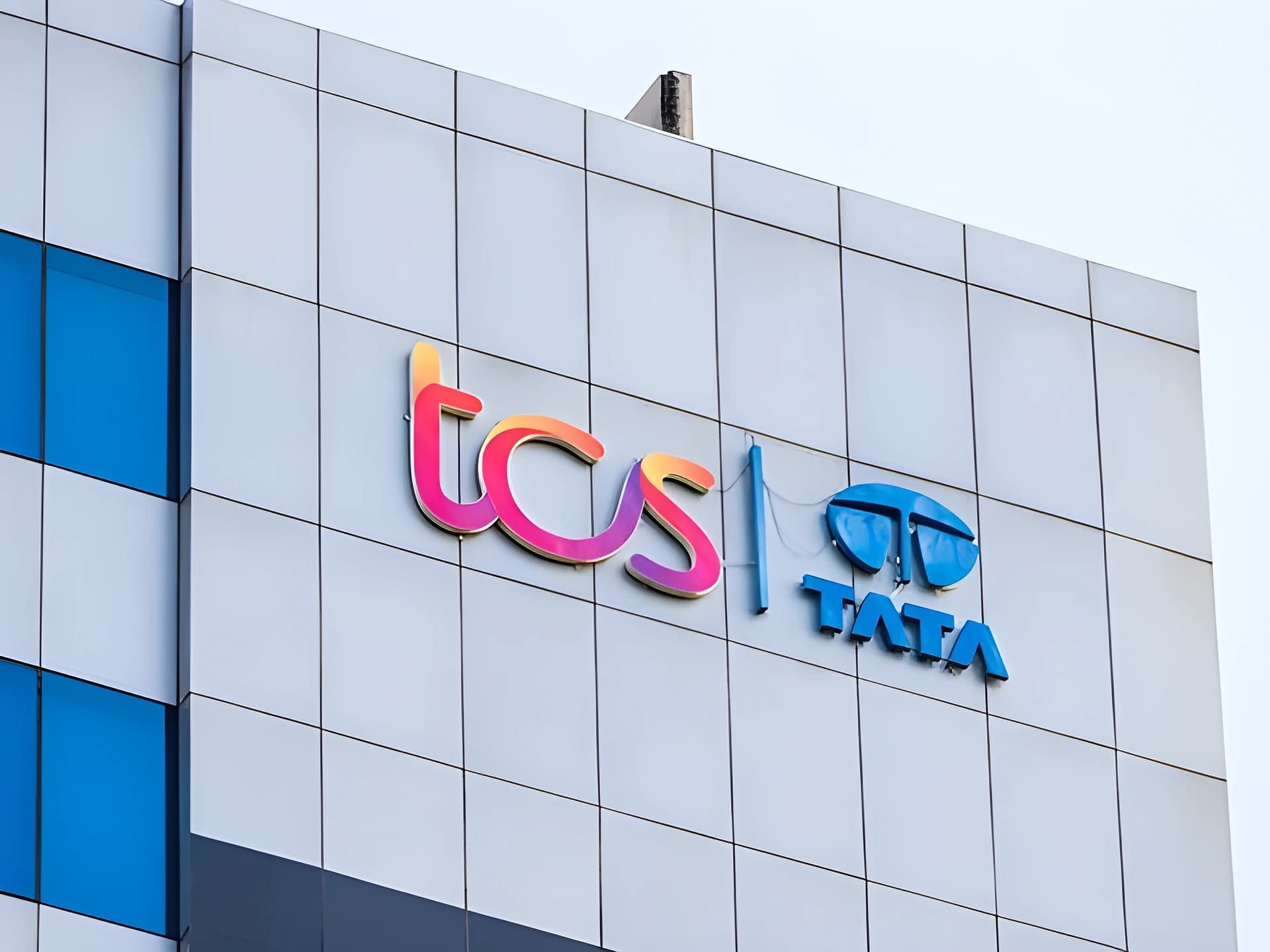 Green Card సస్పెన్షన్‌.. TCS రియాక్షన్‌ ఇదే!