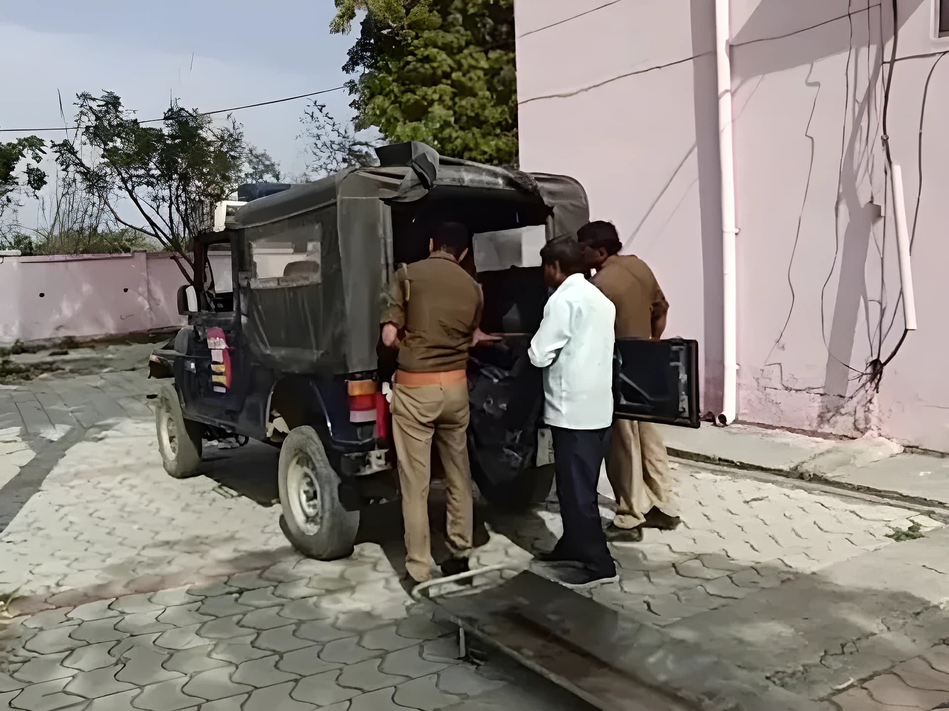 కాఫీలో మత్తుమందు కలిపి.. భర్త ప్రైవేట్ పార్ట్స్‌పై దాడి