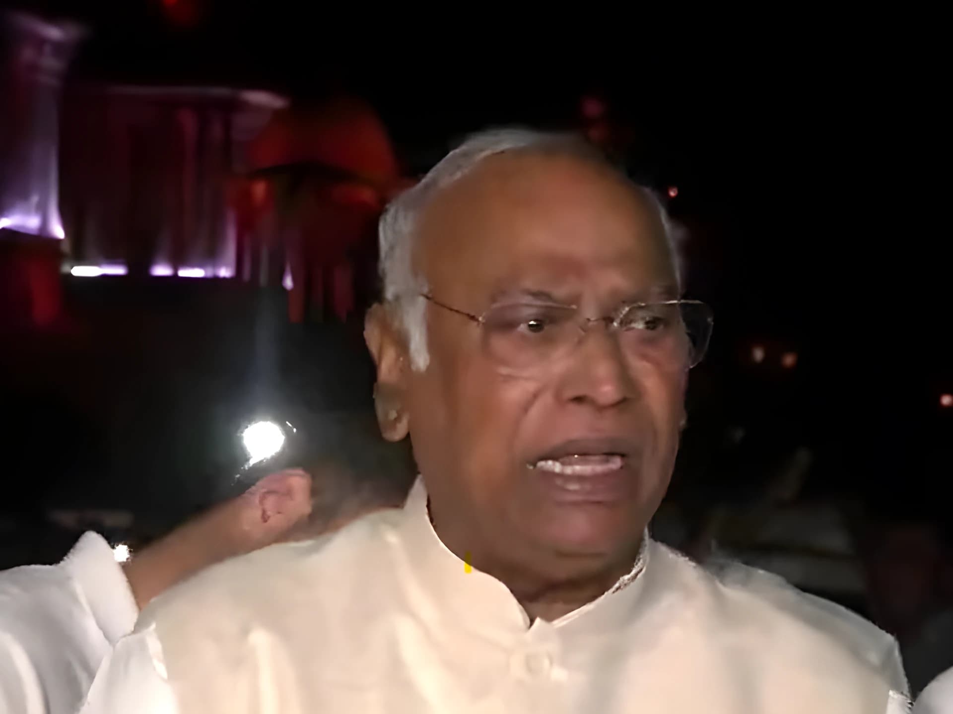 రాష్ట్రపతి ద్రౌపది ముర్ముతో 'ఇండి'(INDI) కూటమి భేటీ