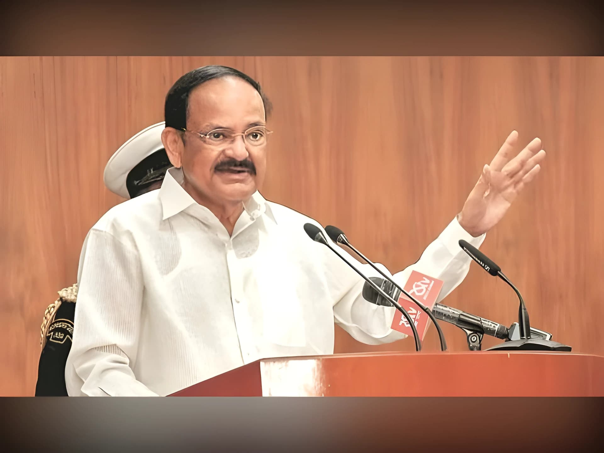 దేశ ప్రతిష్ఠను దిగజార్చొద్దు:వెంకయ్య నాయుడు