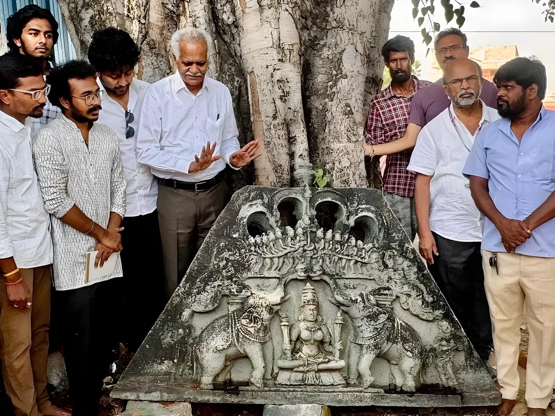 మెదక్‌లో బయటపడ్డ అరుదైన పురాతన శిల్పం!