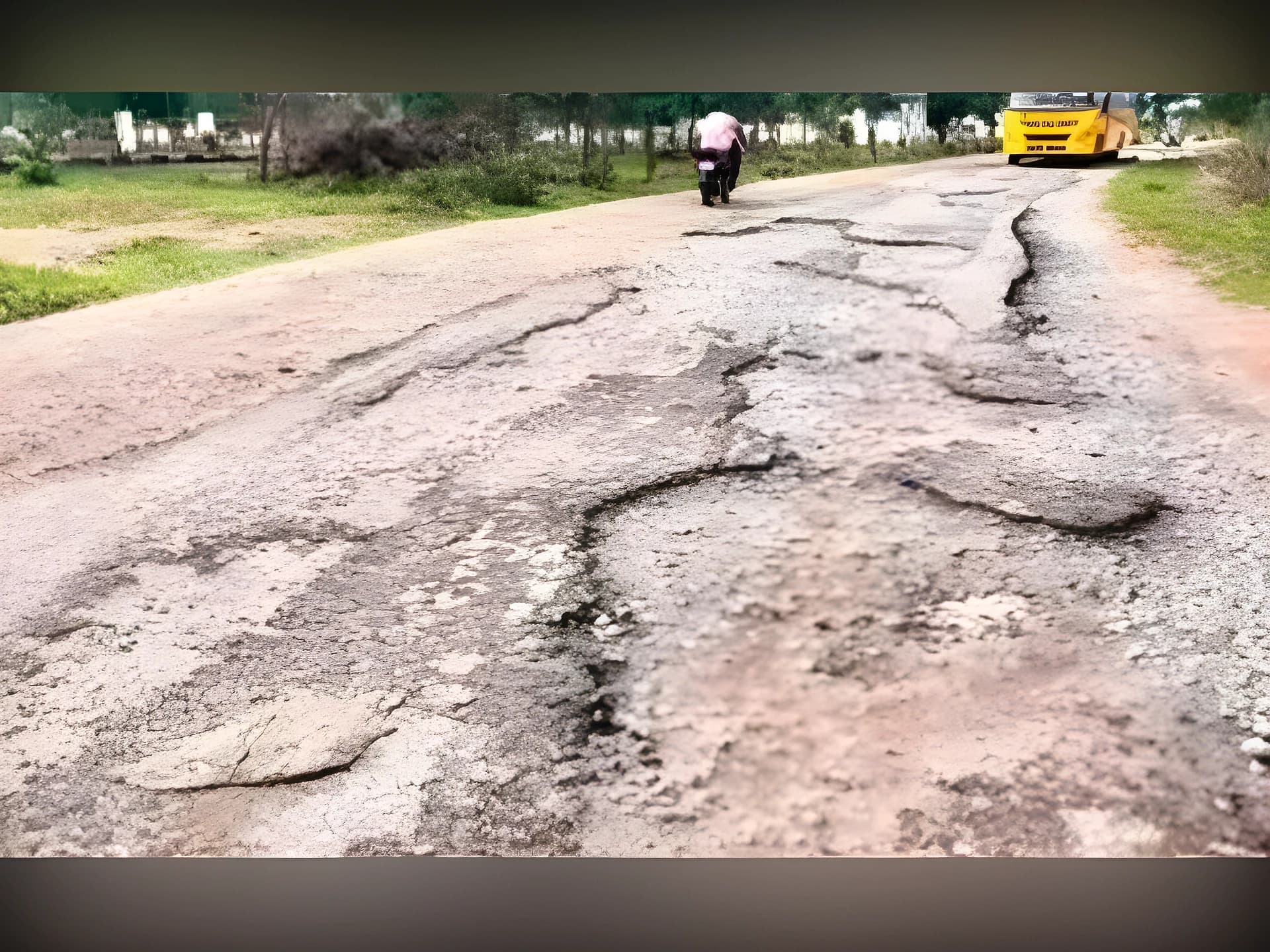 గోతులమయంగా రావుపల్లి- కొత్తూరు రహదారి