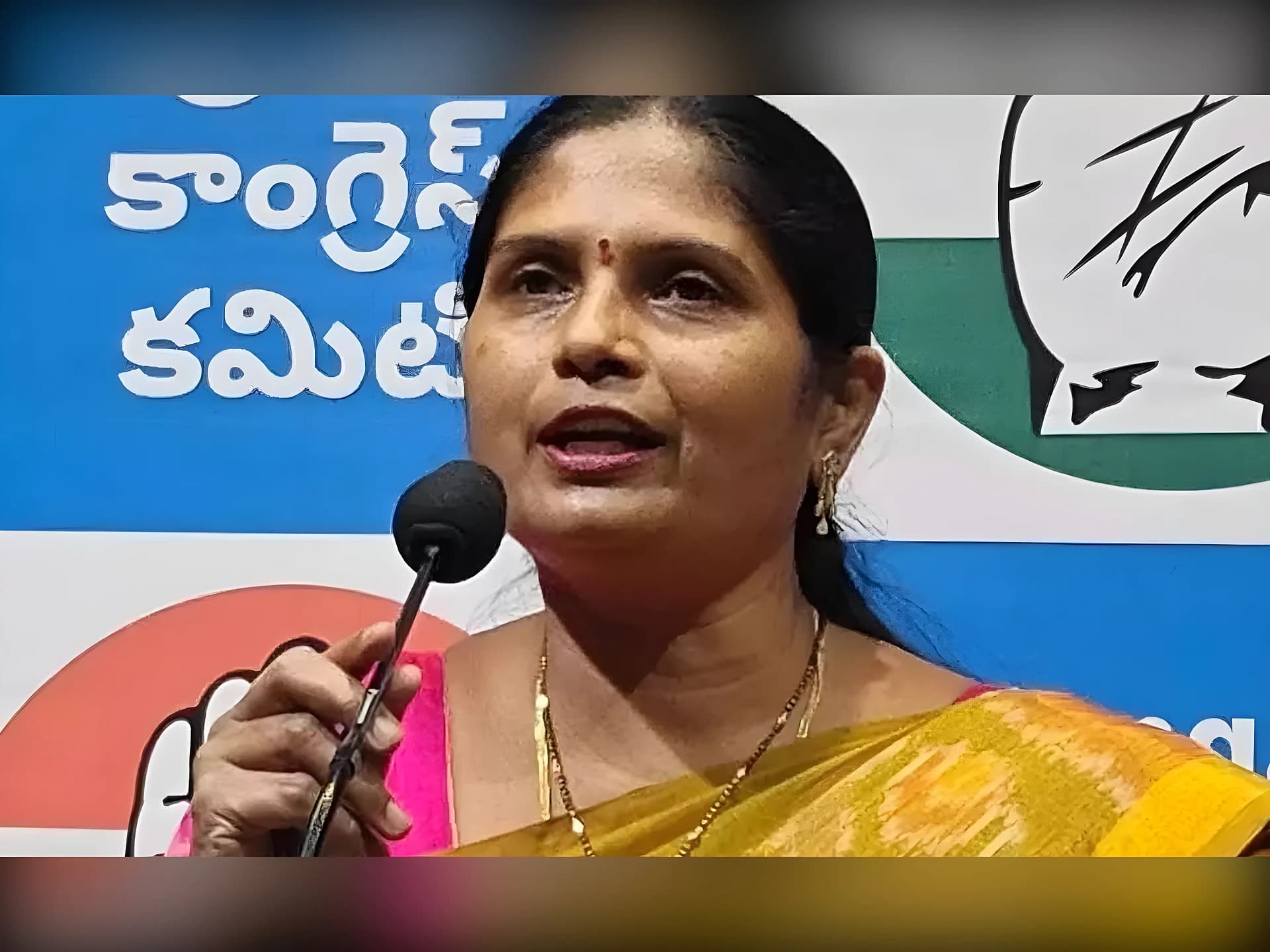 KTRకు నోటి దురుసు ఎక్కువ: కాల్వ సుజాత
