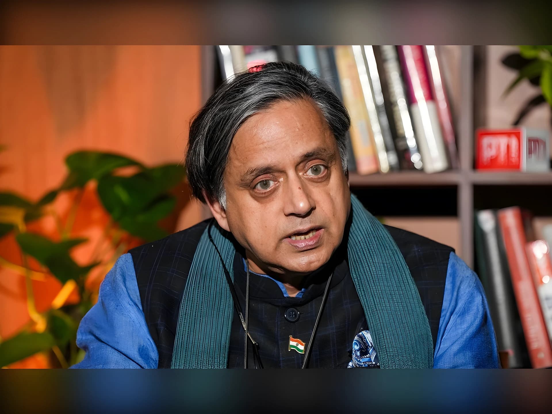 బీజేపీ ప్రభుత్వం తీరుపై శశిథరూర్ మండిపాటు