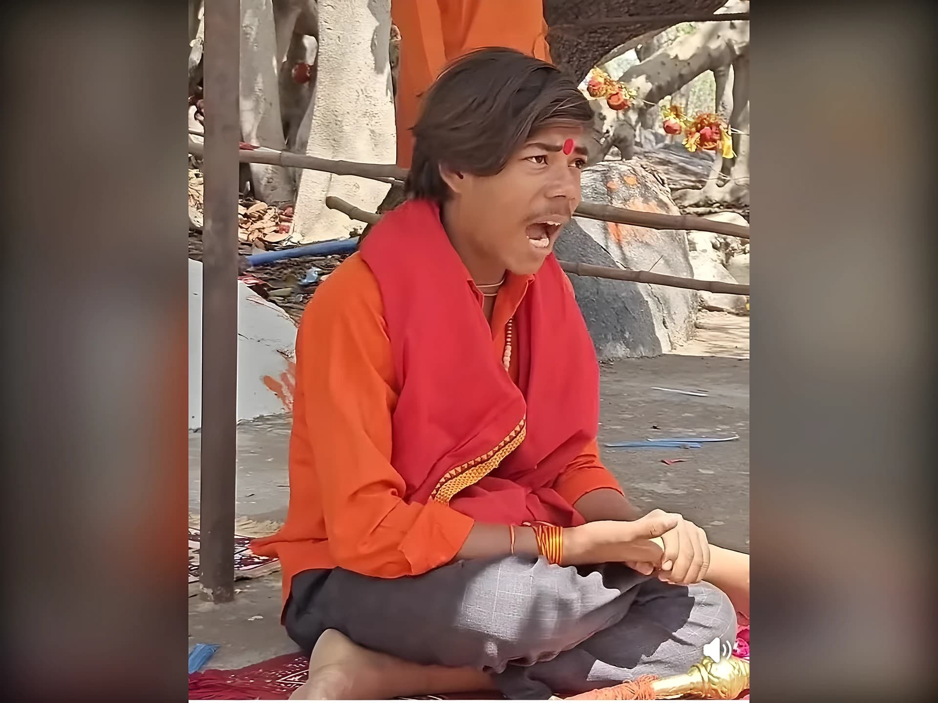 దివ్యశక్తులున్న బాబా.. పాముకు భయపడి హాస్పిటల్‌కి!