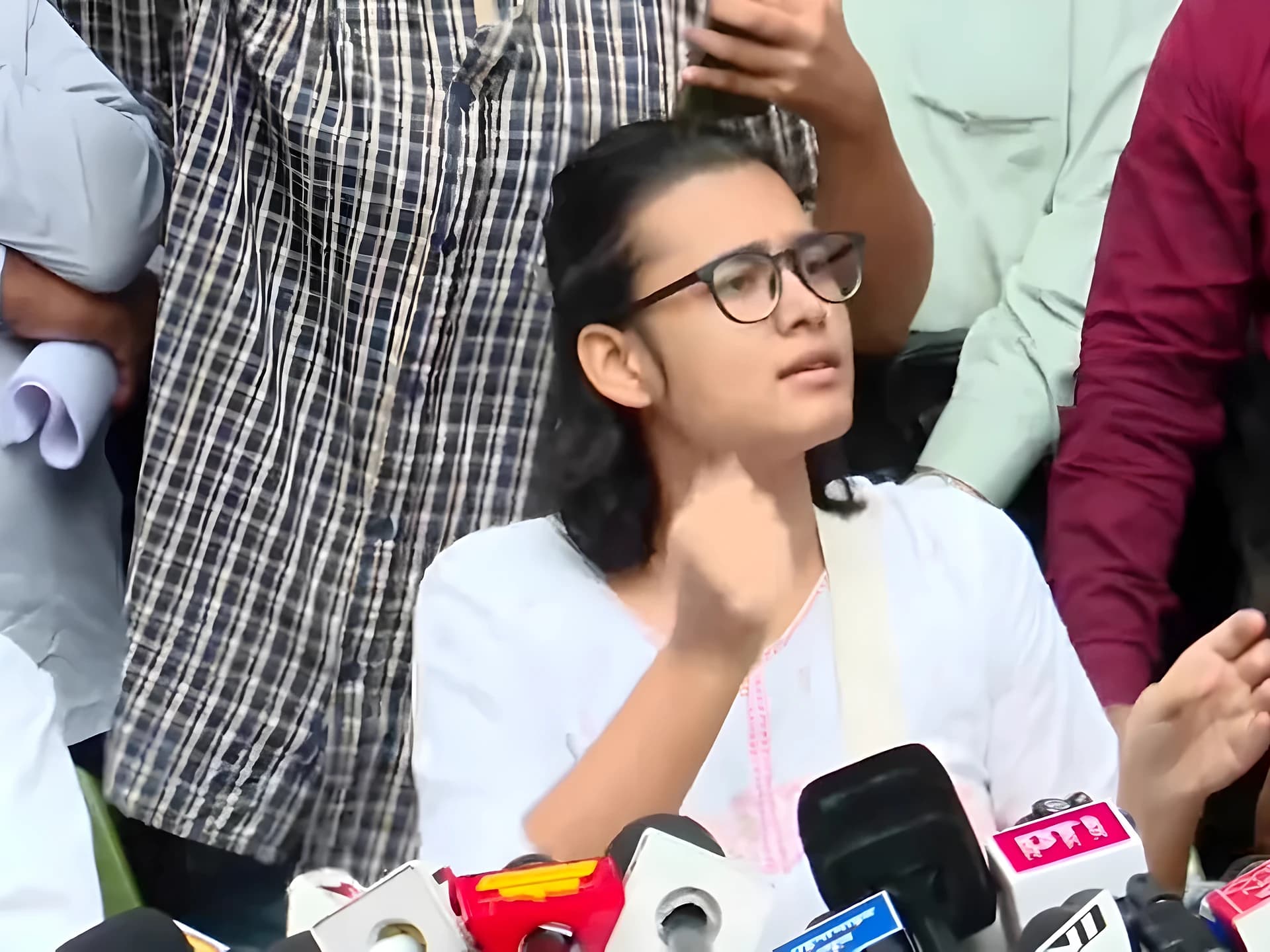 CJP లీడర్ల అరెస్ట్‌పై నేహా బోరా సీరియస్!