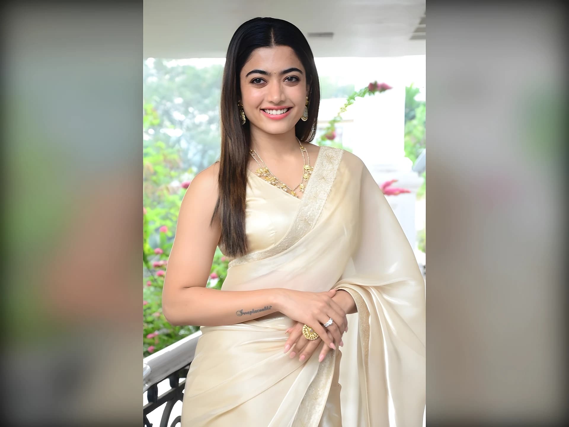 జయమ్మ పాత్ర స్ఫూర్తితో పేదలకు రష్మిక సాయం