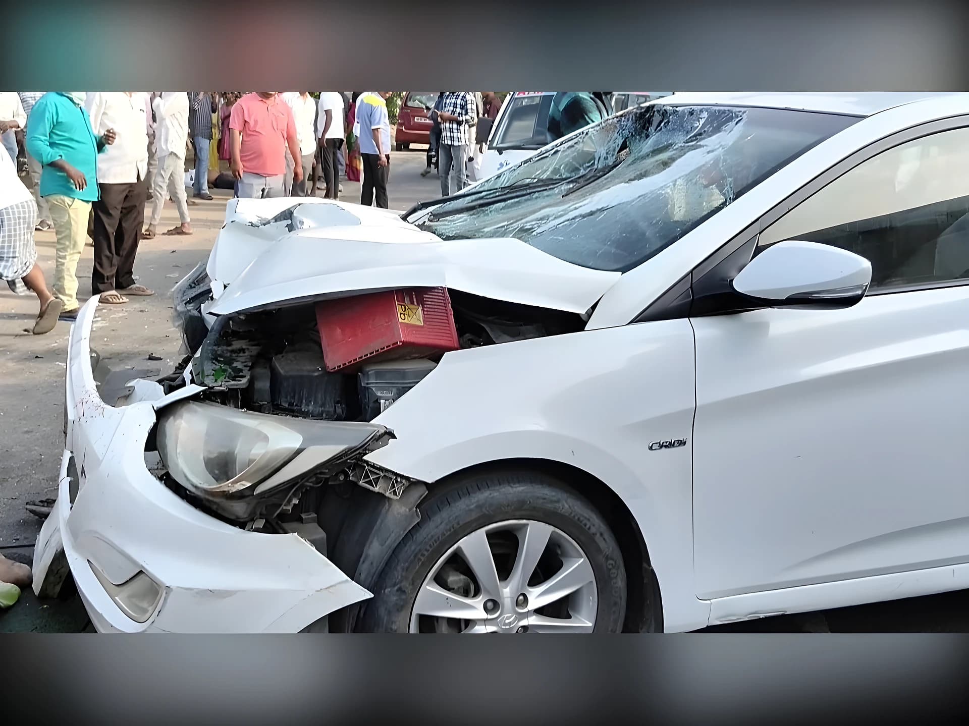 వెల్గటూర్ వద్ద  రోడ్డు ప్రమాదం