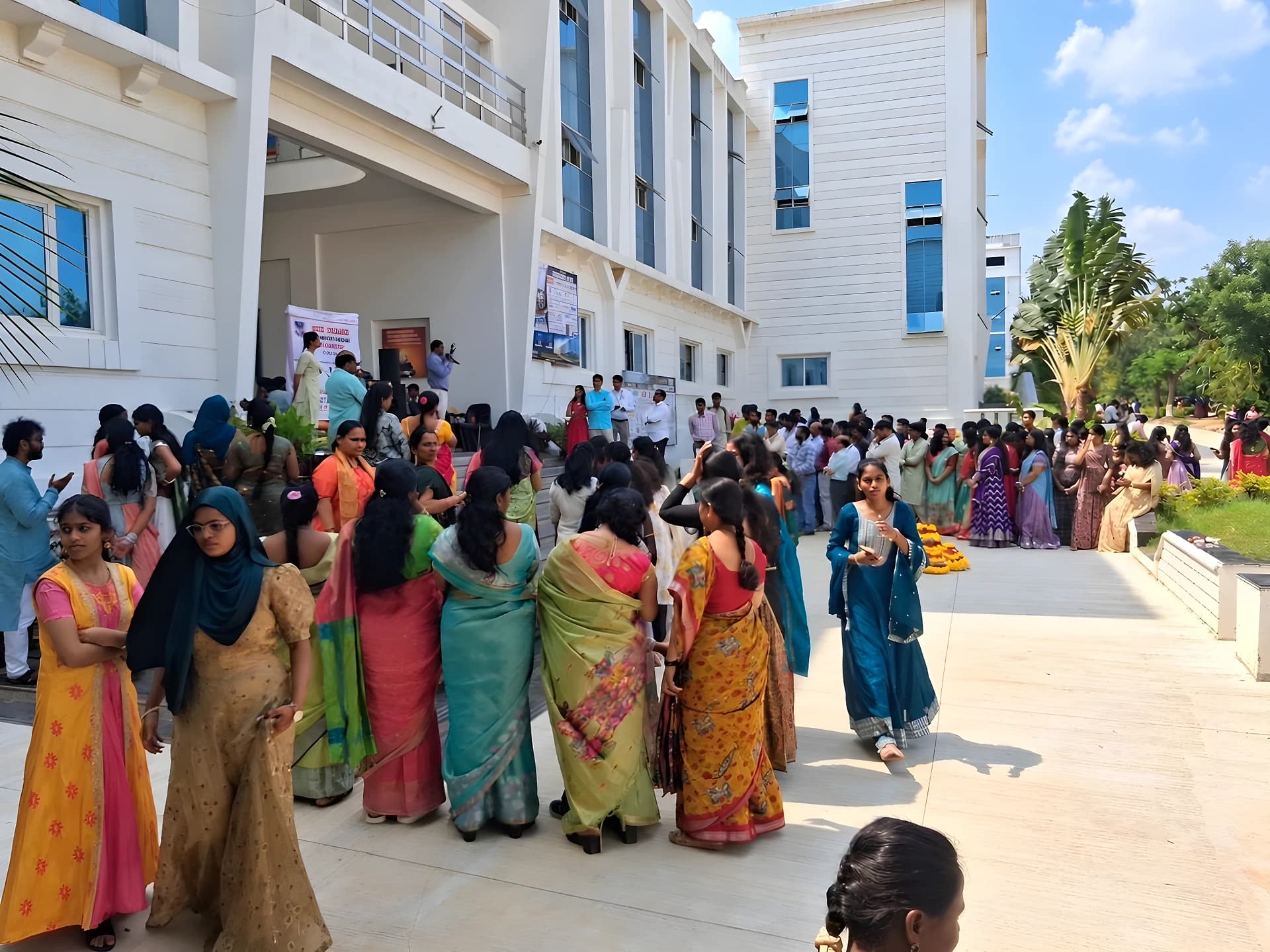 స్టూడెంట్స్‌కు సేఫ్టీపై షీ టీమ్స్ అవేర్‌నెస్!