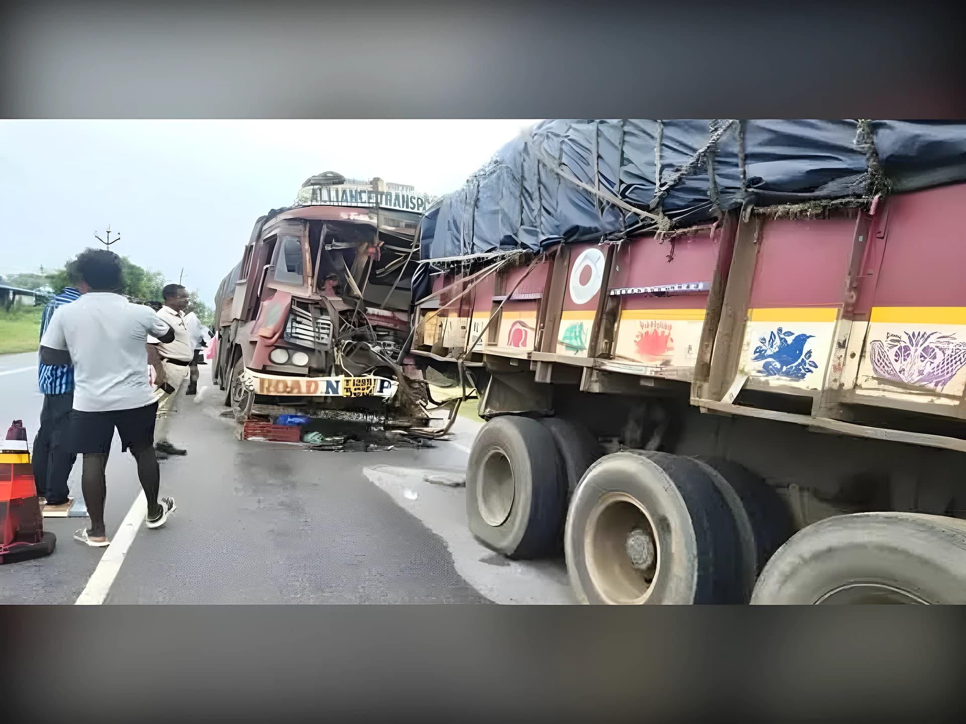 ఒంటిమిట్టలో రెండు లారీలు ఢీ