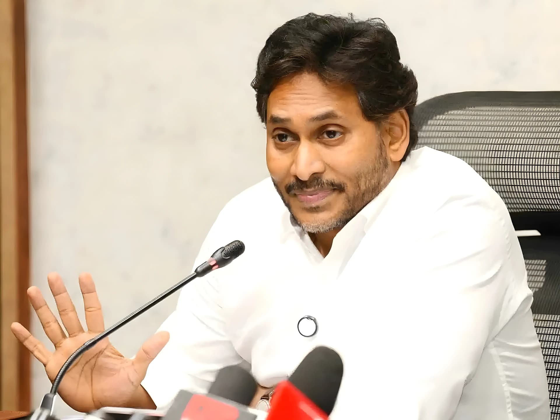 ఏపీలో రాష్ట్రపతి పాలన పెట్టాలి.. జగన్ డిమాండ్!