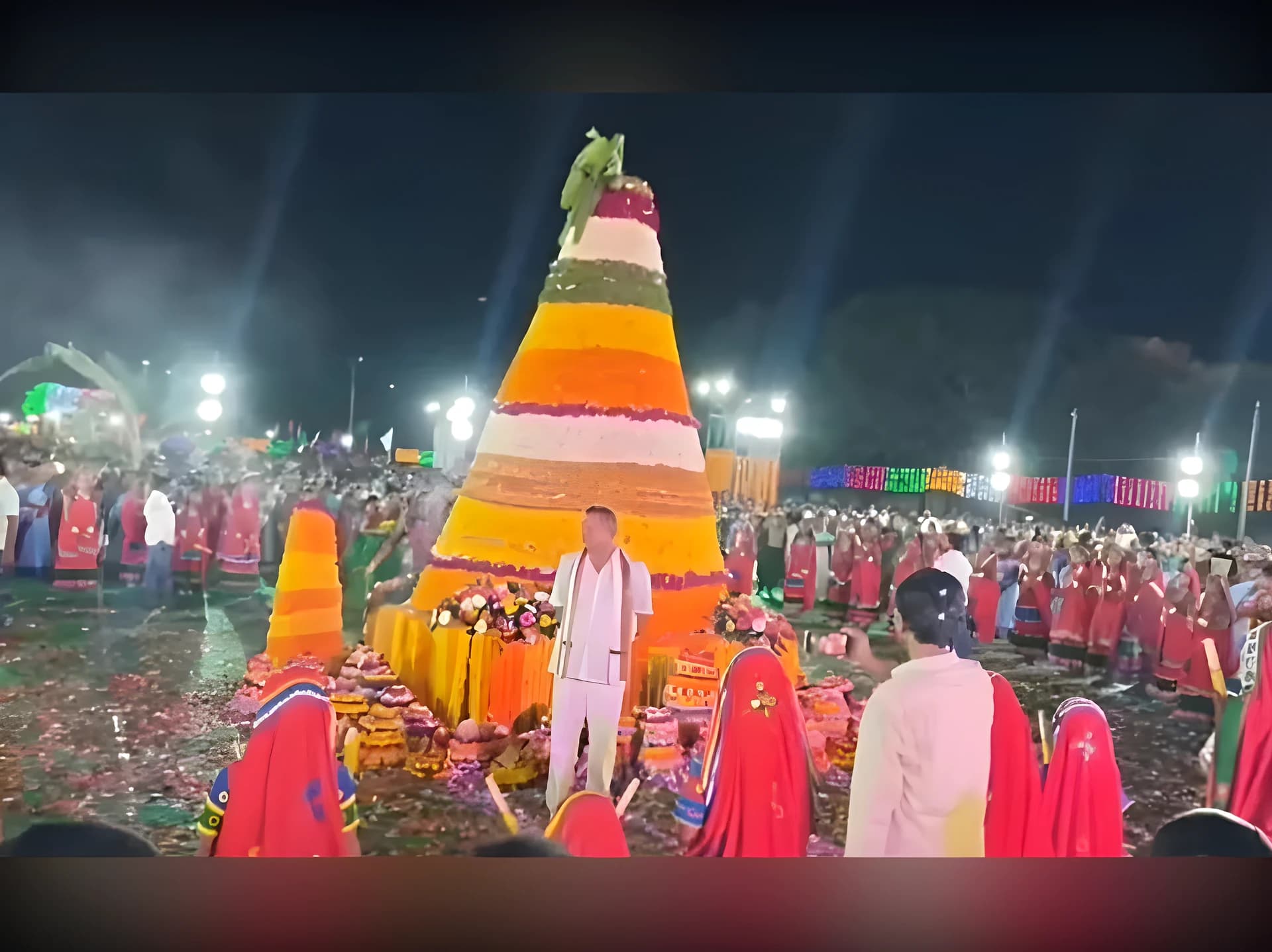 13 అడుగుల బతుకమ్మతో సంబరాలు