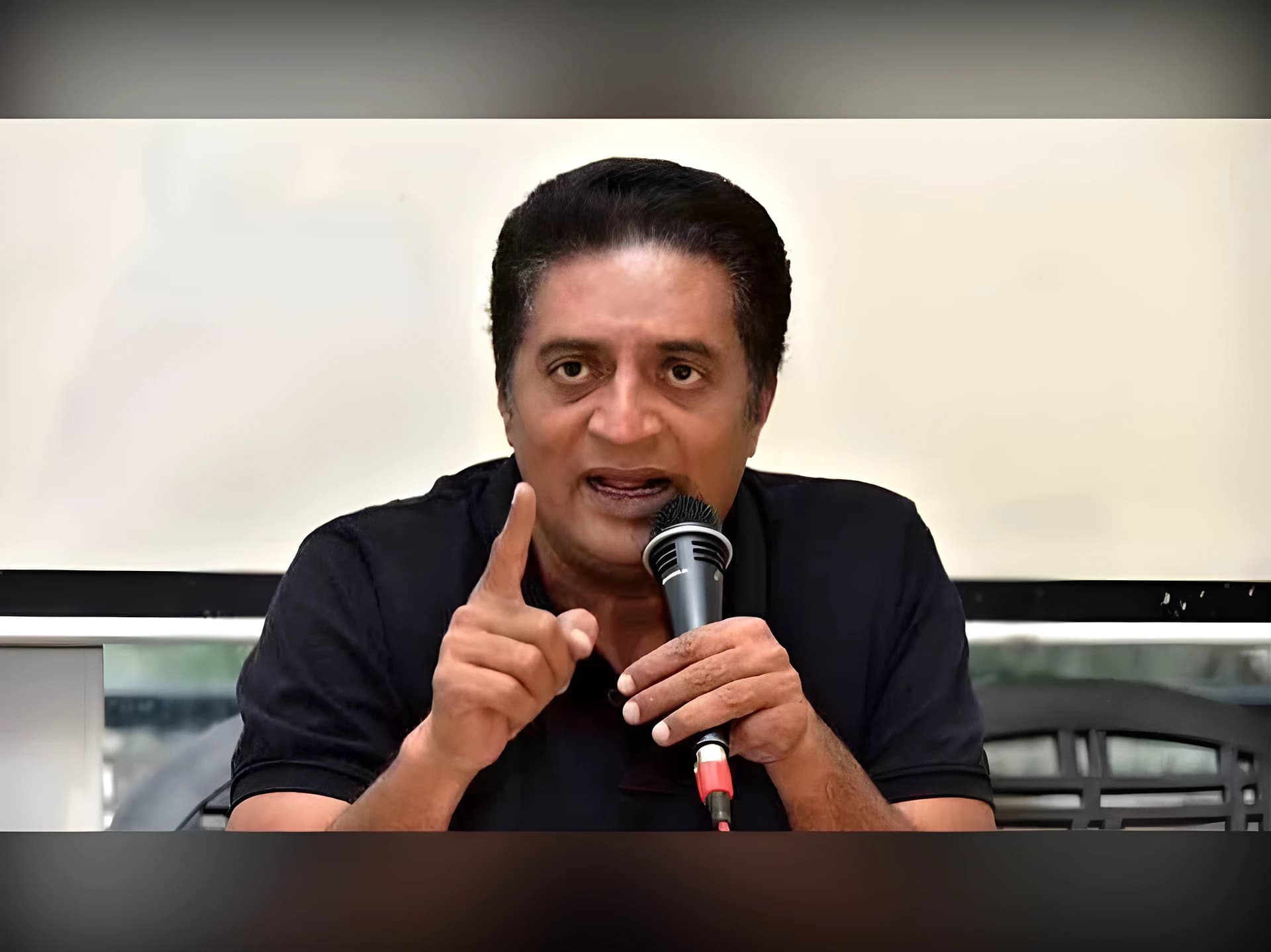 సంయుక్త కిసాన్ మోర్చా నిర్ణయాన్ని స్వాగతించిన ప్రకాశ్ రాజ్