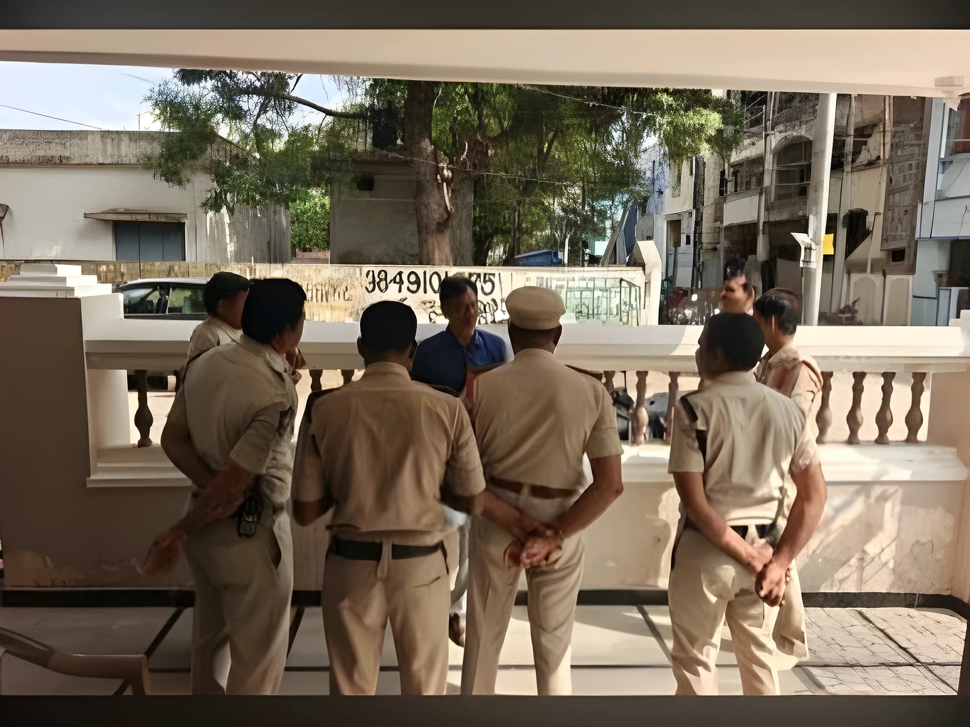 ఎన్నికల వేళ పోలీసుల కార్డన్ సెర్చ్