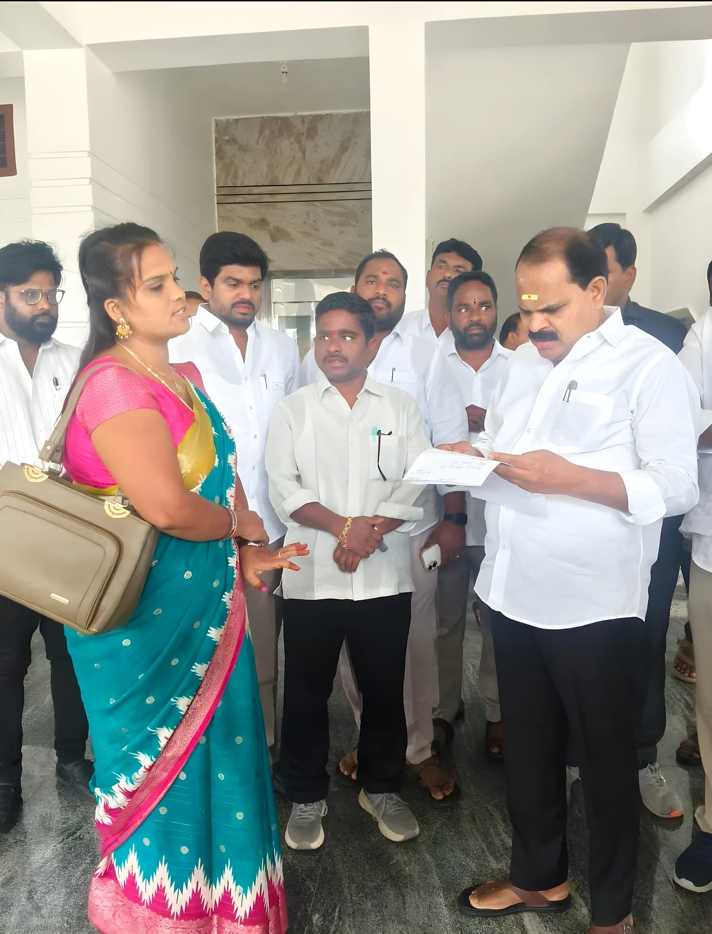 సర్పంచ్ harassment పై ఆశా కార్యకర్త ఫిర్యాదు!