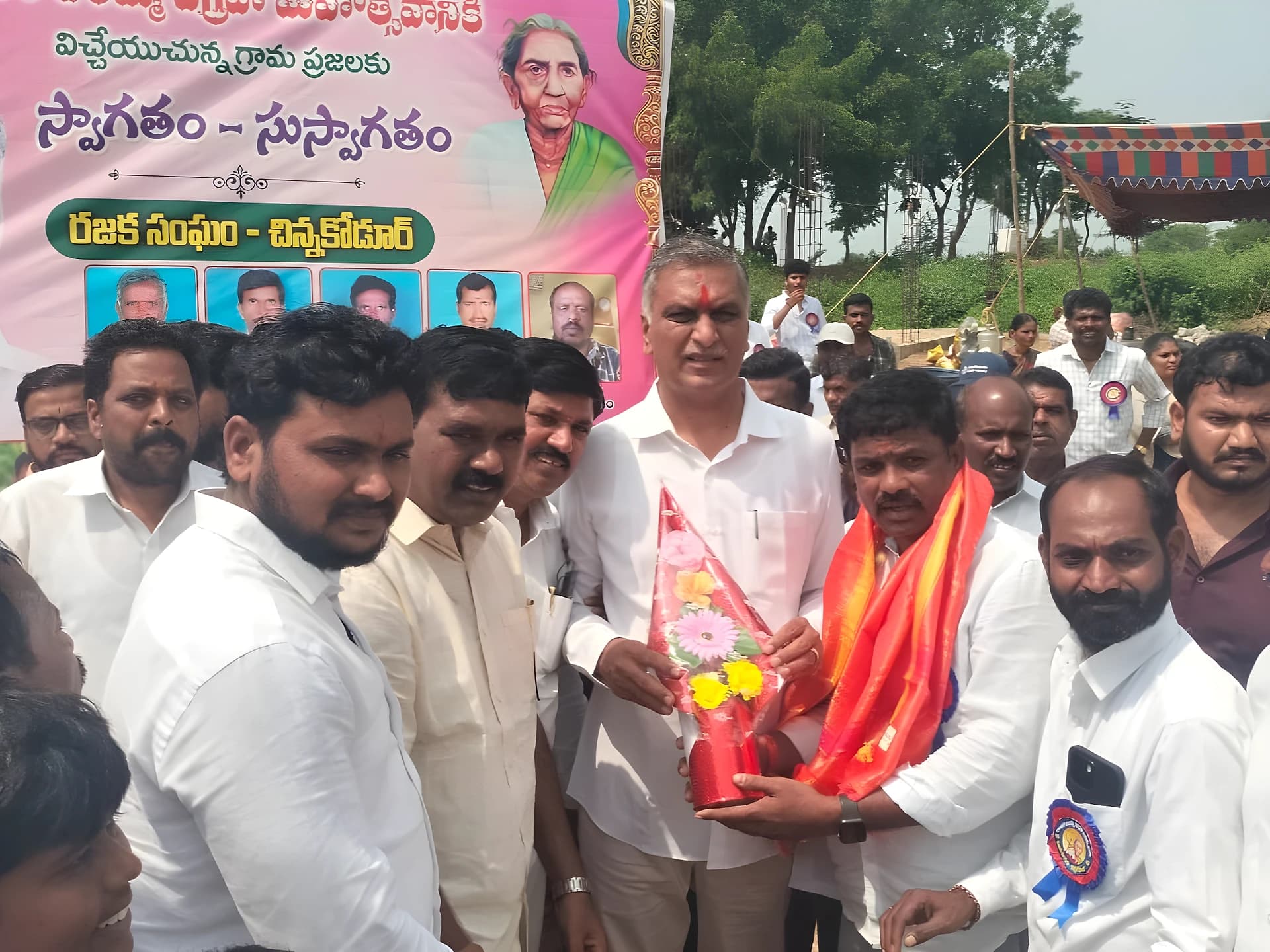 హరీశ్‌రావును కలిసిన రజక సంఘం ప్రెసిడెంట్