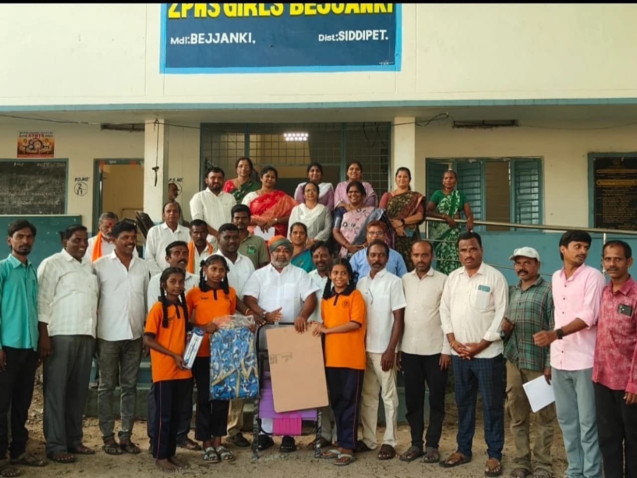 బెజ్జంకి స్కూల్‌లో పోటీలు