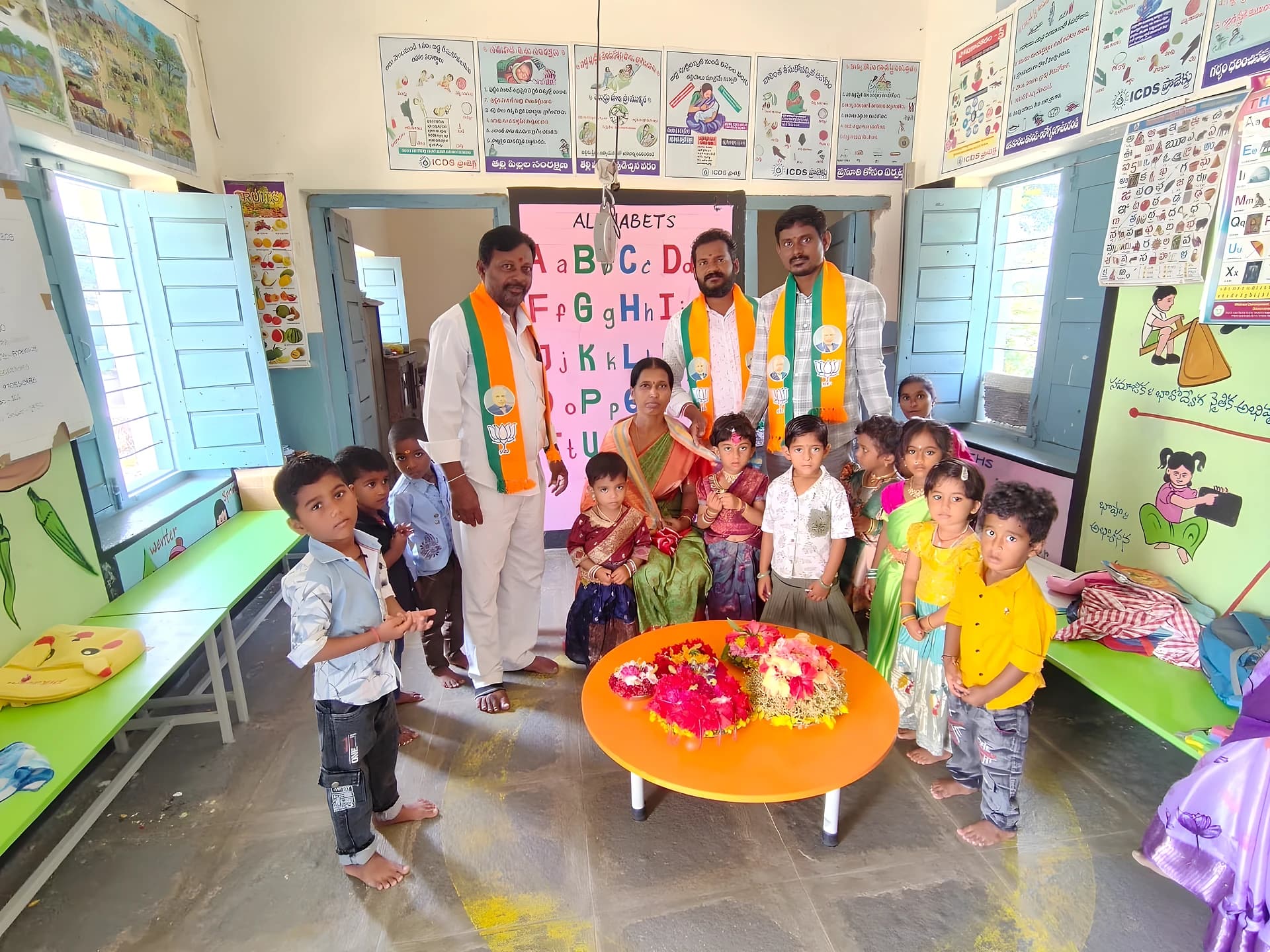 అంగన్వాడీ టీచర్లకు, సిబ్బందికి సన్మానం