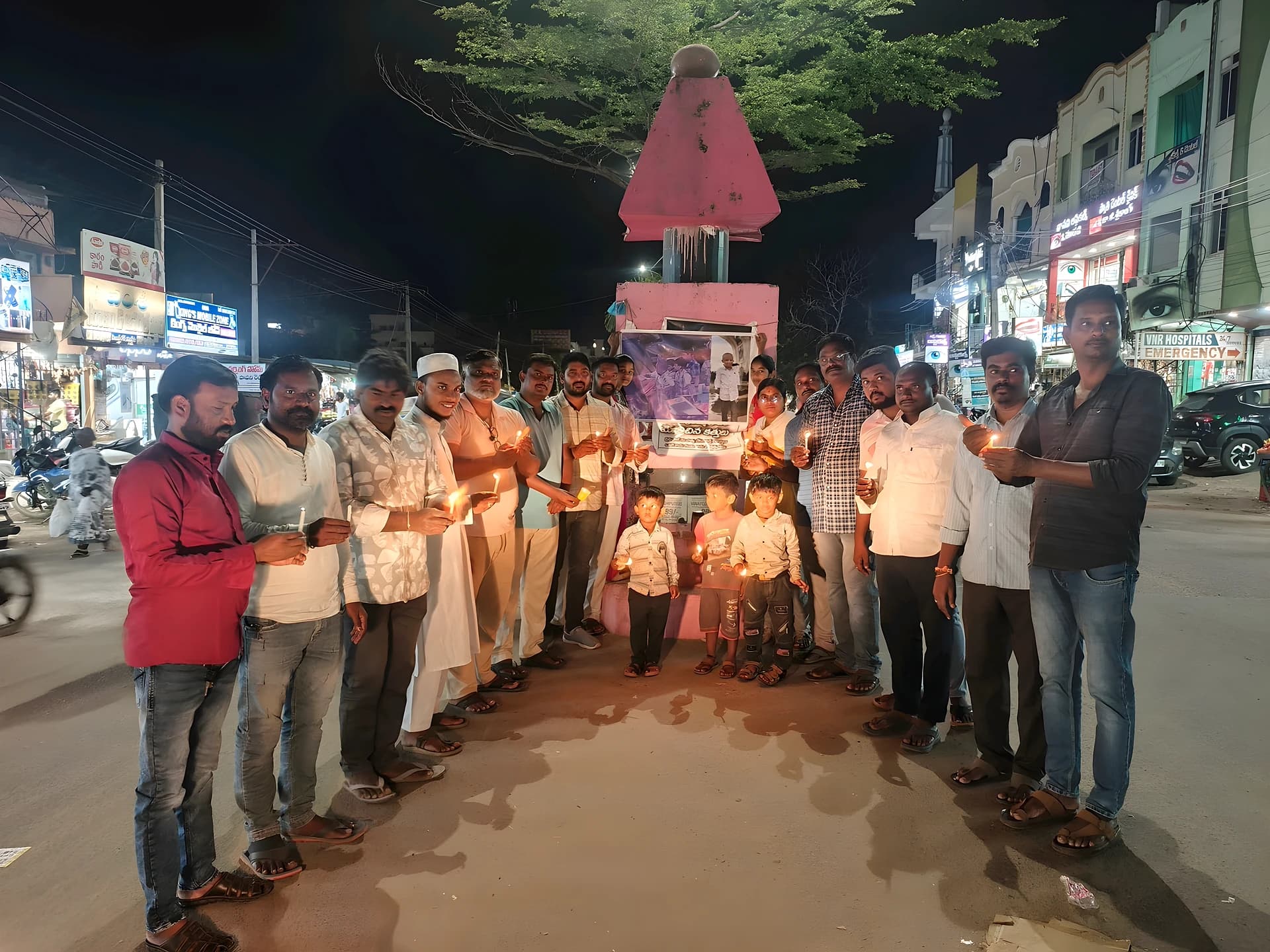 నర్సంపేటలో కొవ్వొత్తులతో నిరసన