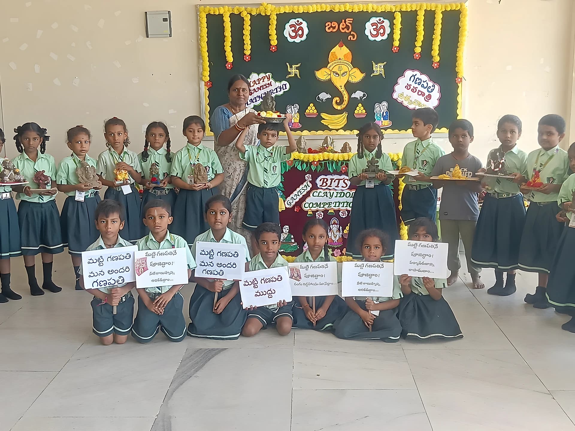 బాలాజీ స్కూల్లో మట్టి గణపతి పోటీలు..!