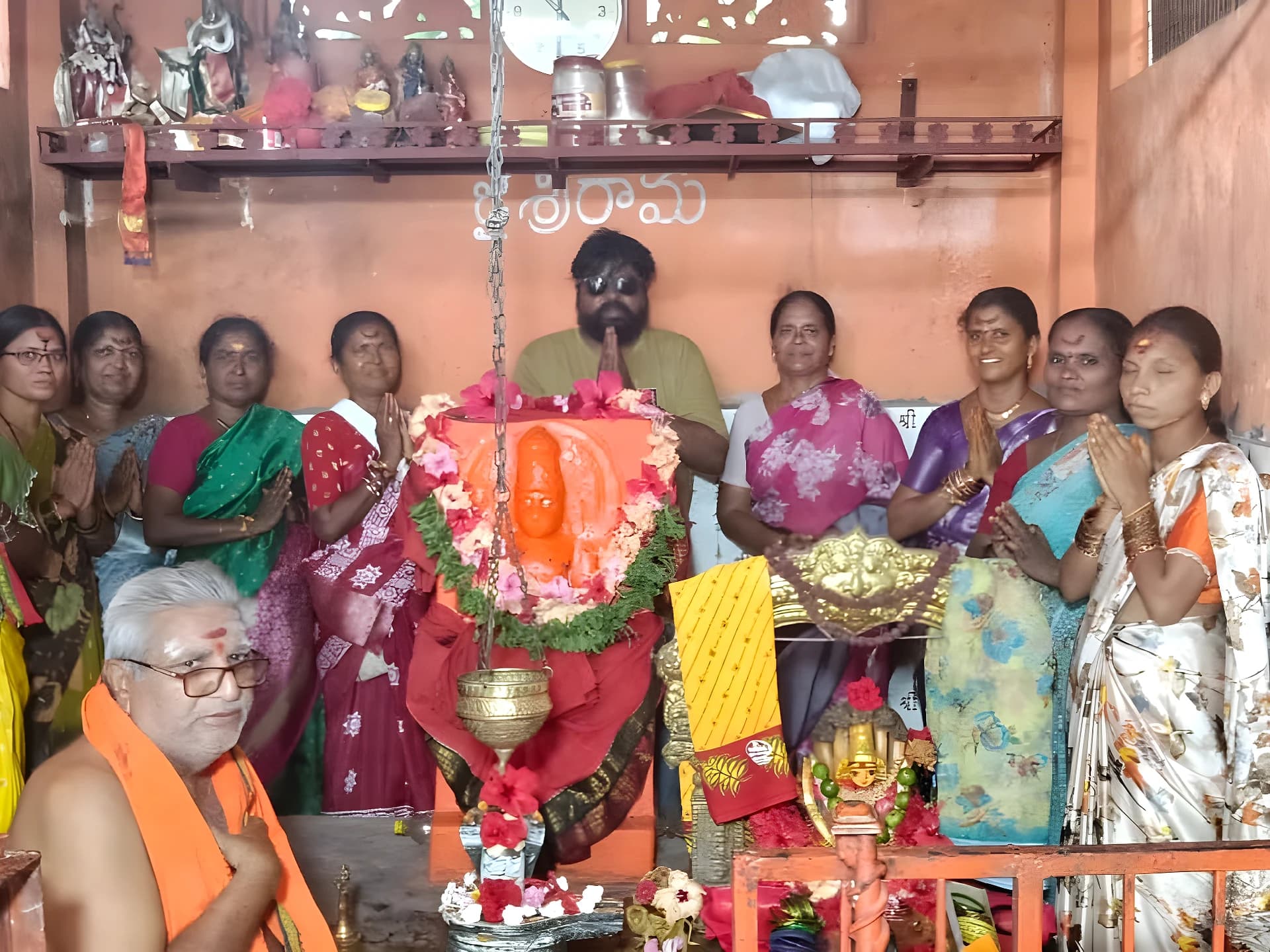 మతం వేరైనా.. భక్తిలో భాషా–రజియా వన్!